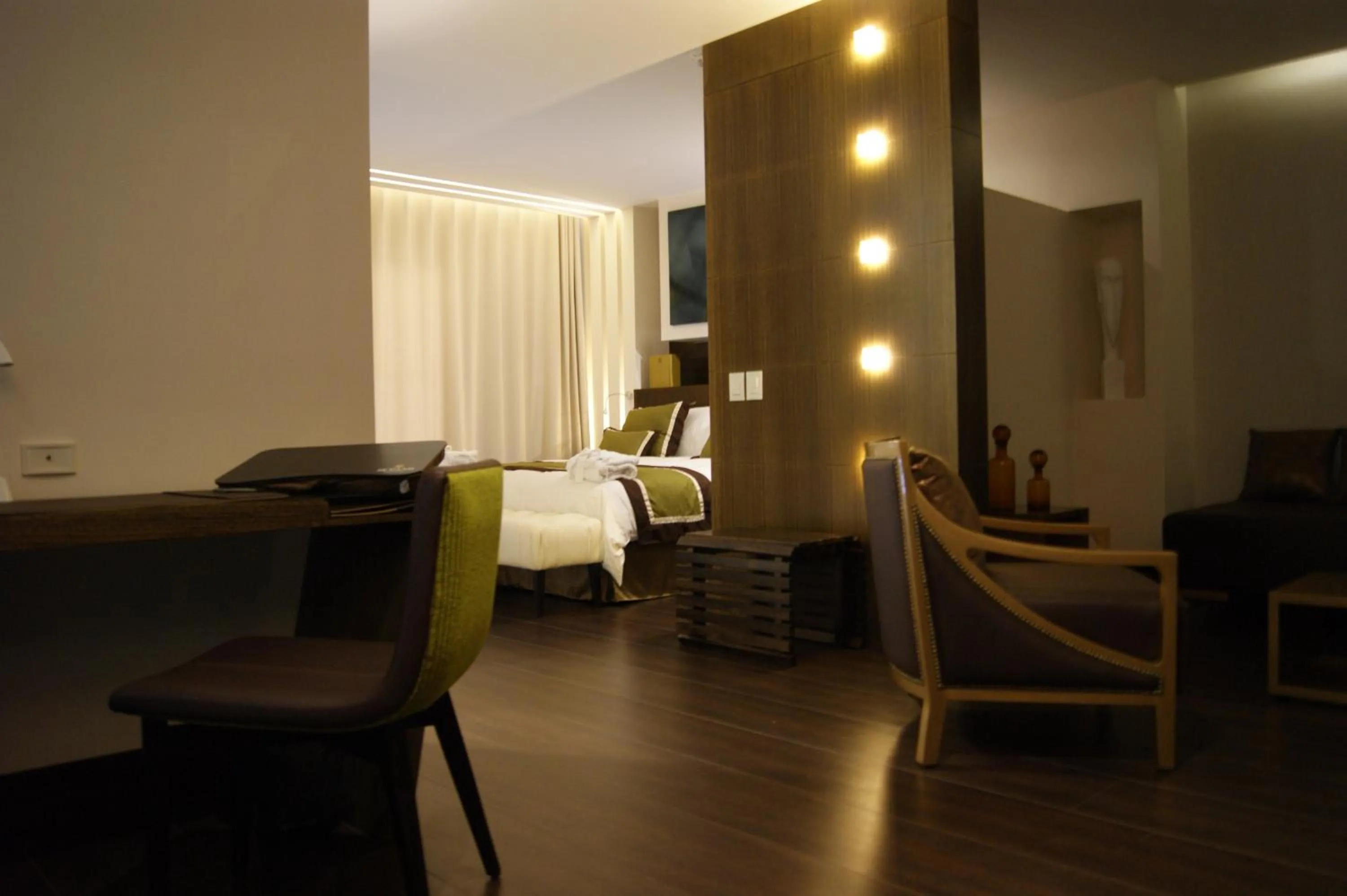 Decorative detail in Oro Verde Loja