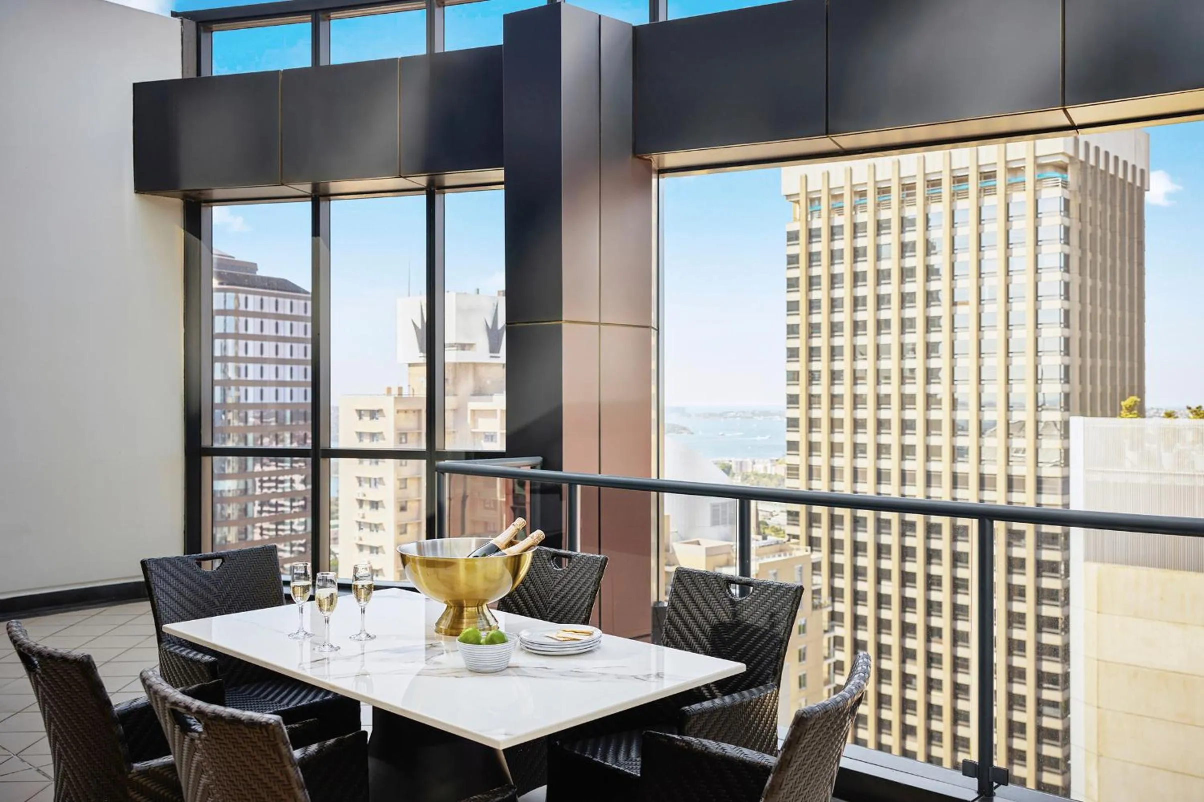 Meriton Suites Pitt Street, Sydney