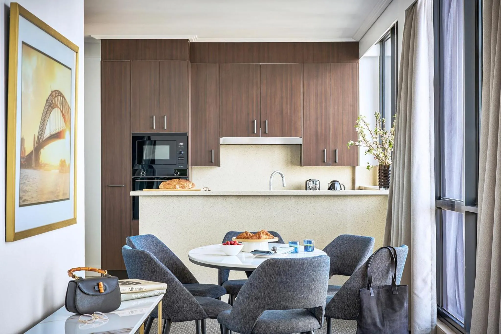 Meriton Suites Pitt Street, Sydney