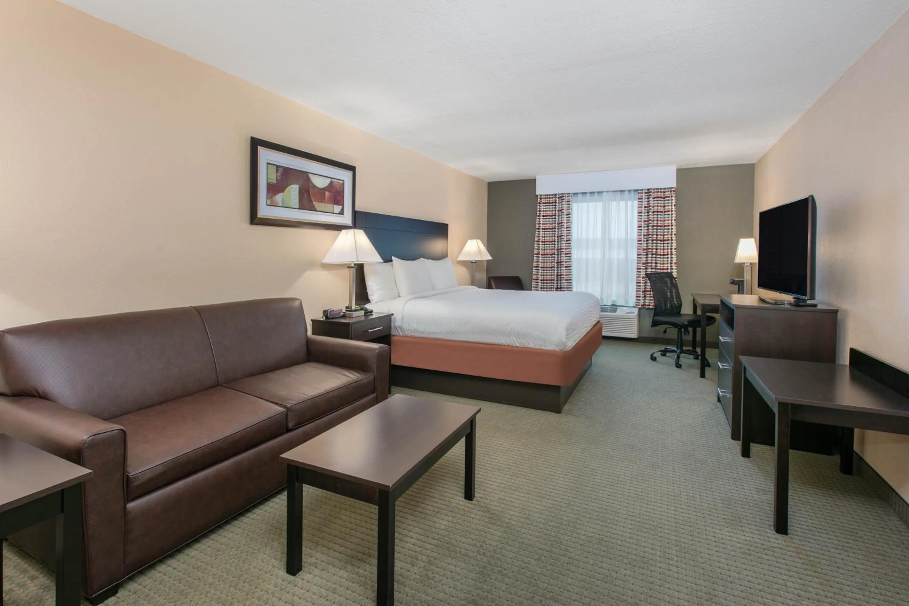 Bed in Days Inn & Suites by Wyndham Florence/Jackson Area