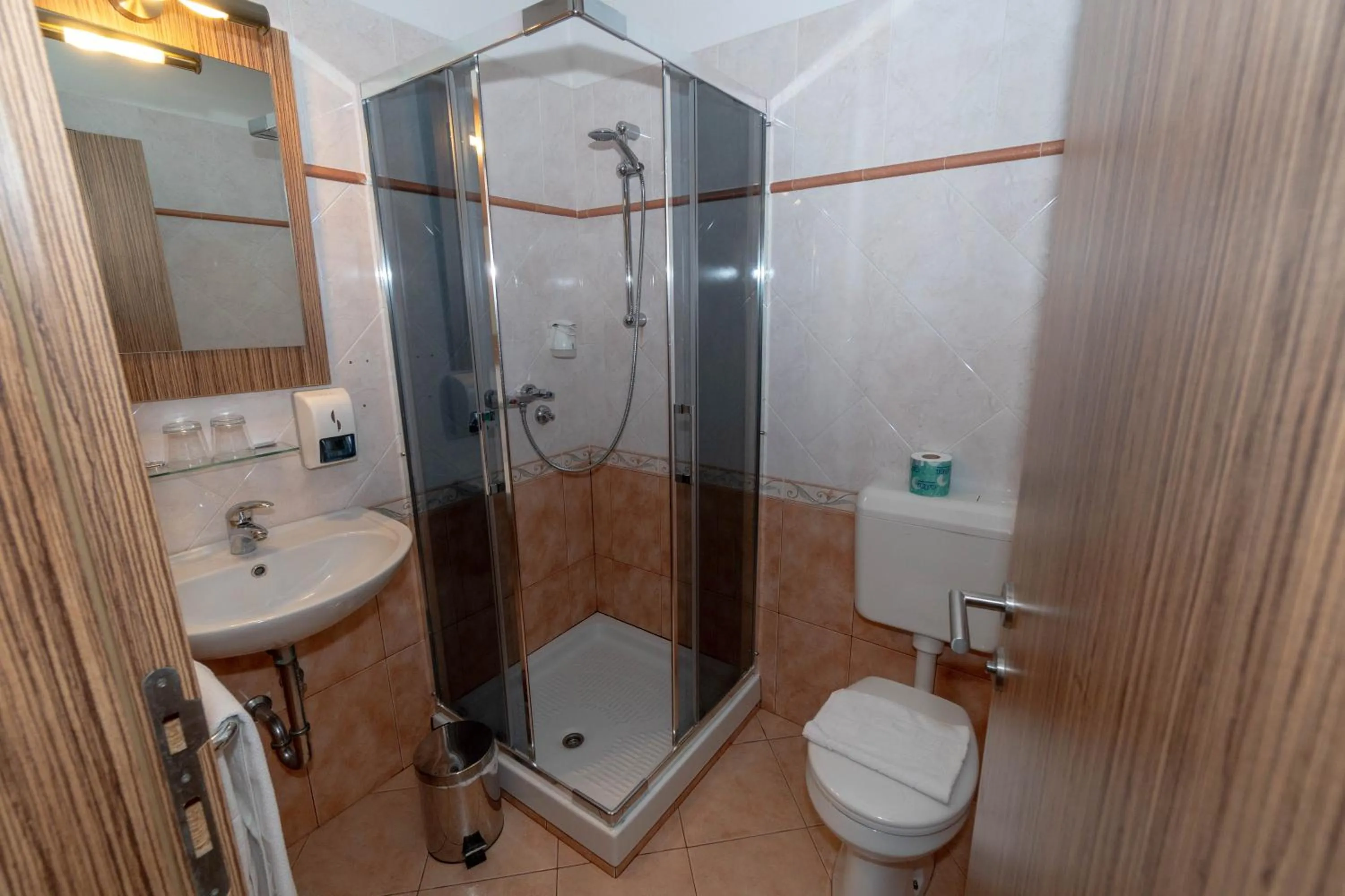 Shower in Hotel Paquito