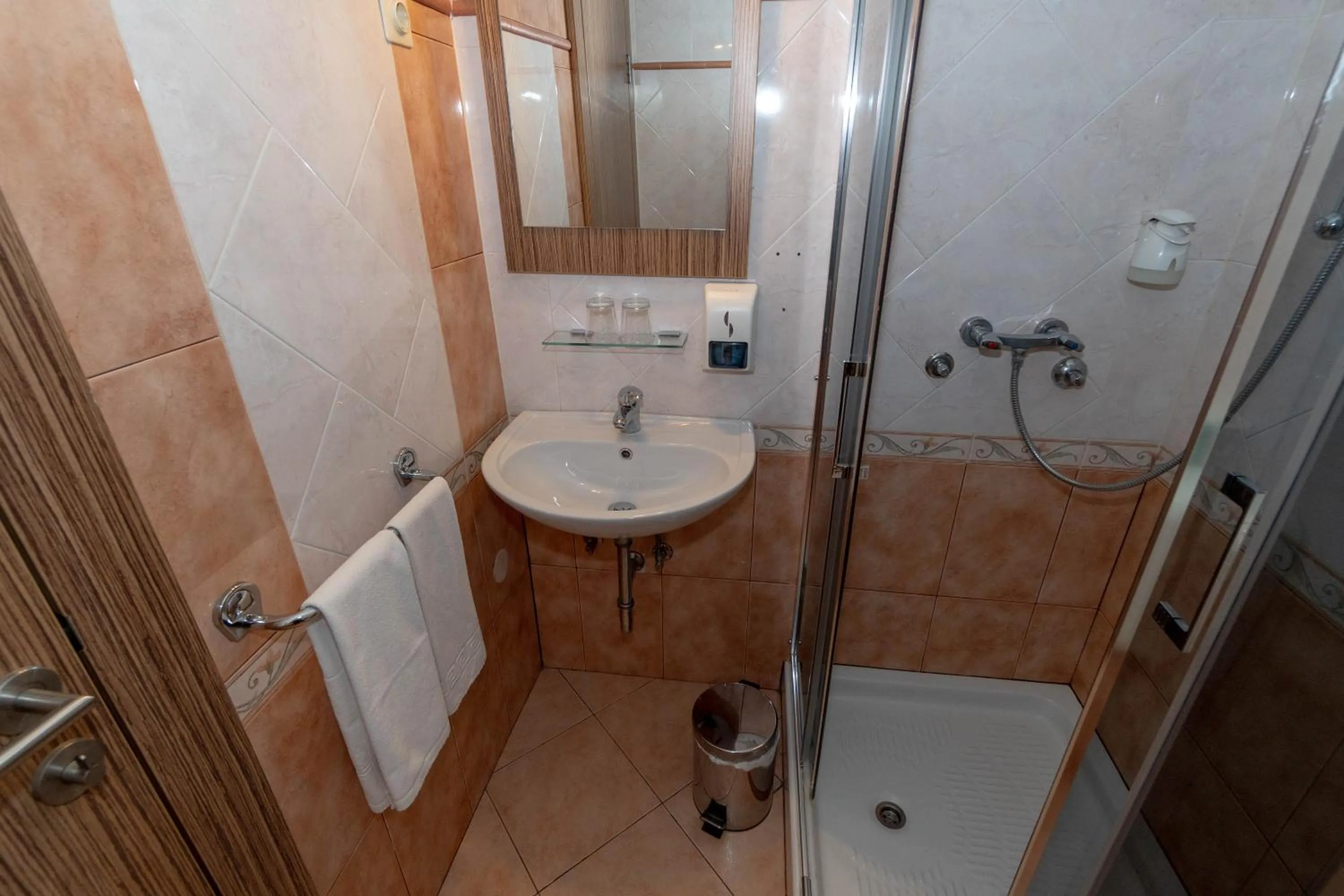 Shower in Hotel Paquito