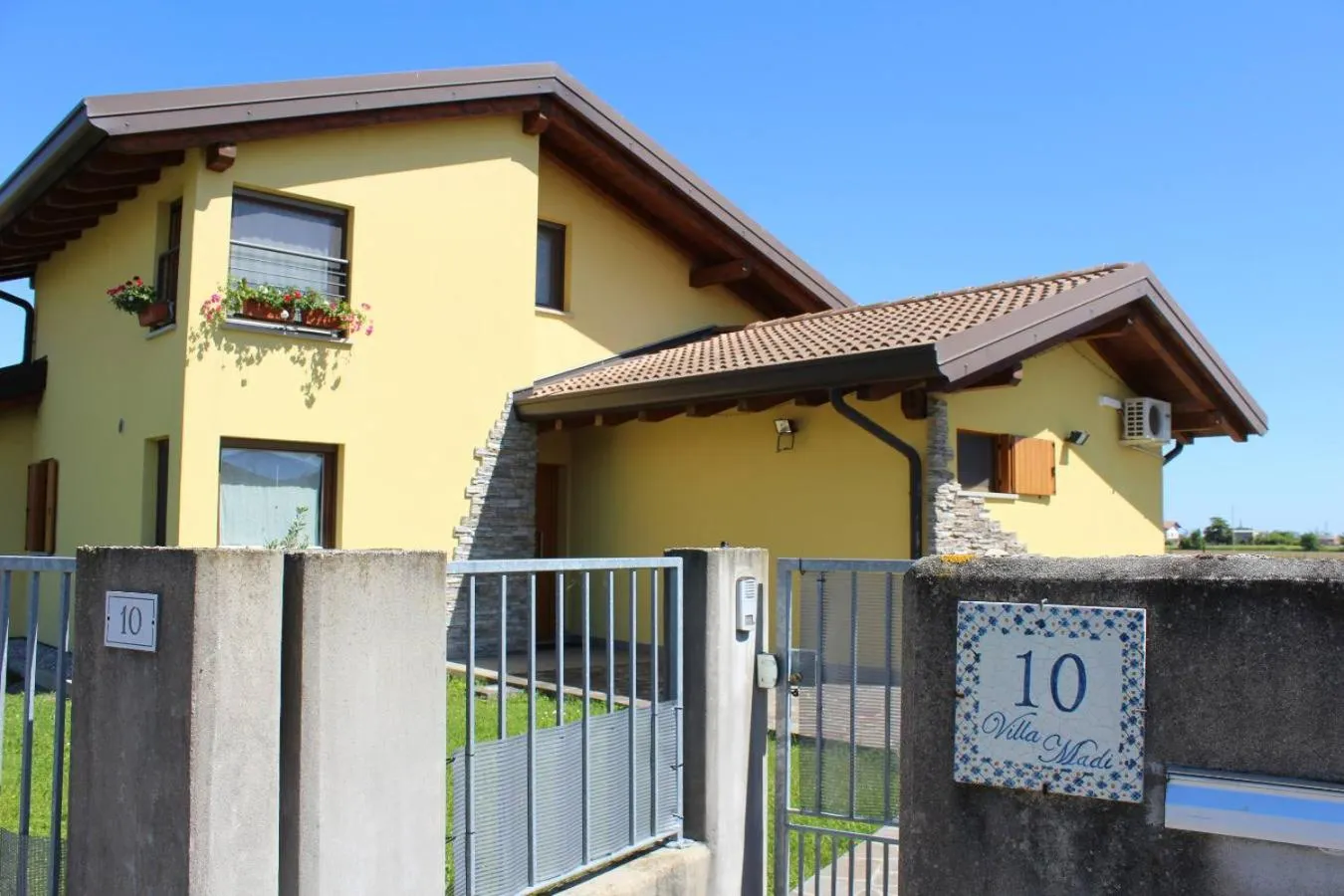 Property building in Villa Madi