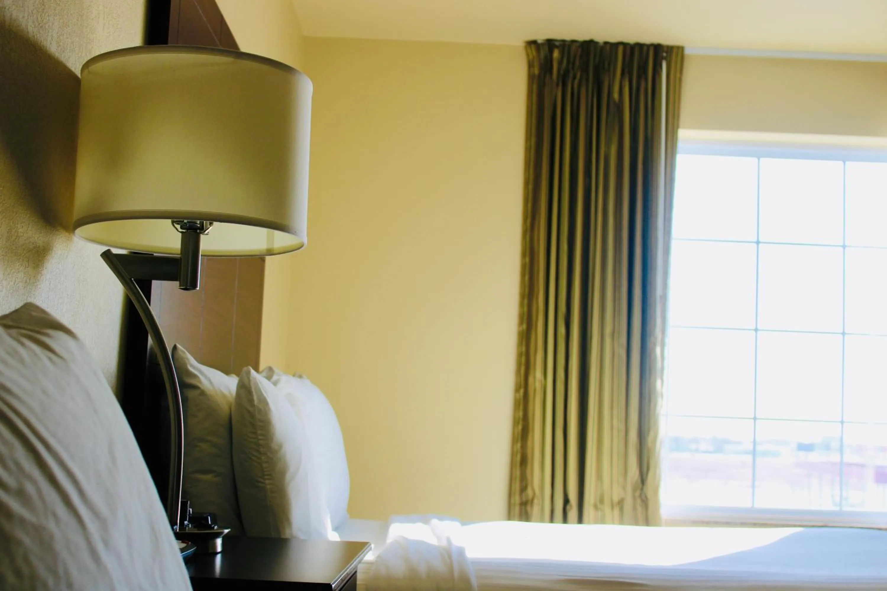 Bed in Cobblestone Hotel & Suites - Devils Lake