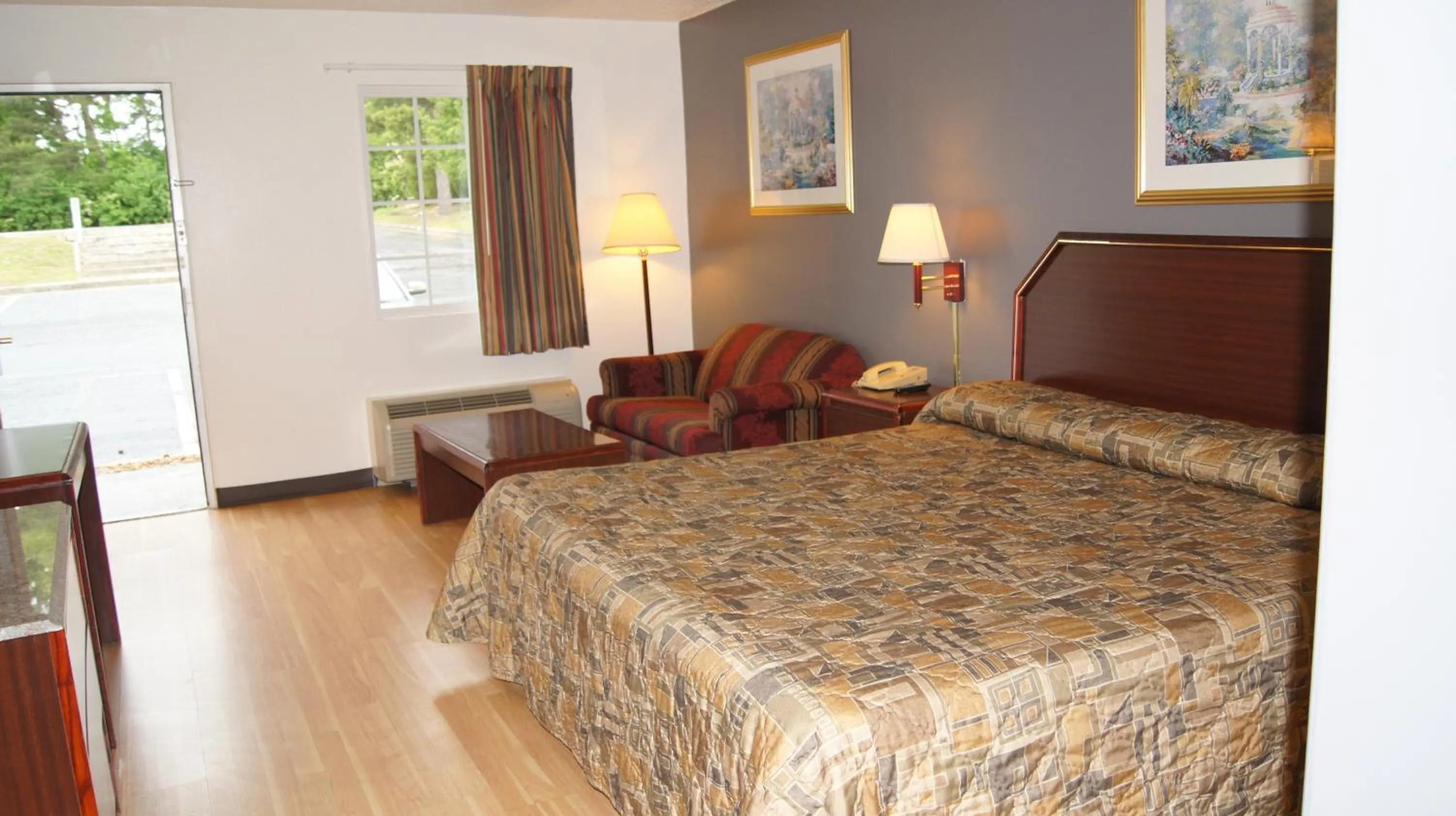 Bed in Executive Inn