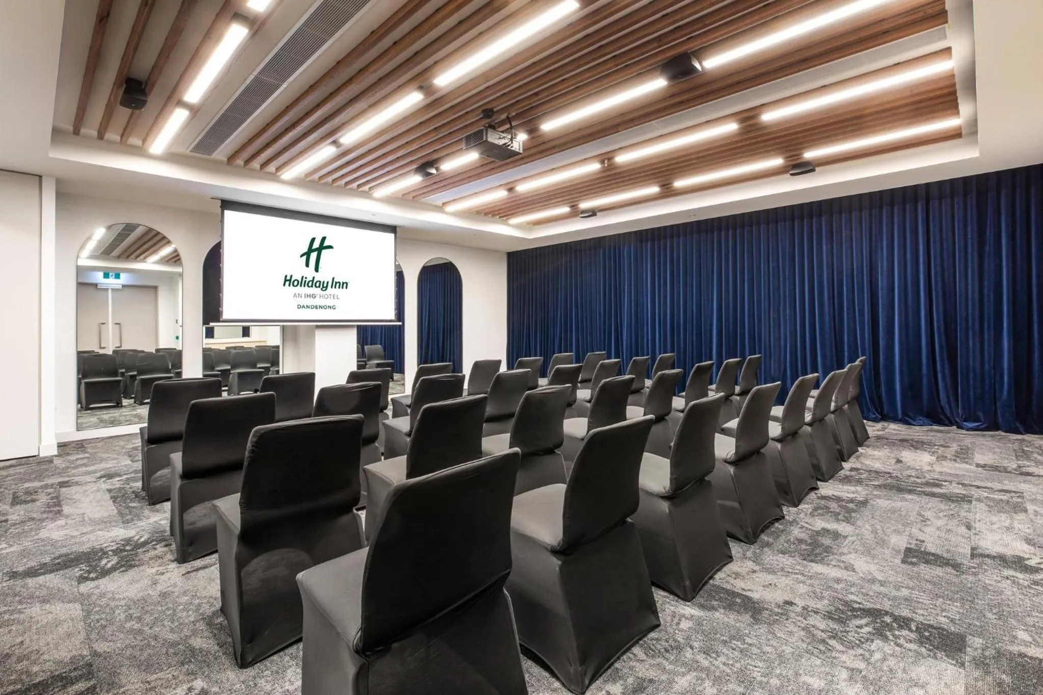 Meeting/conference room in Holiday Inn Dandenong by IHG