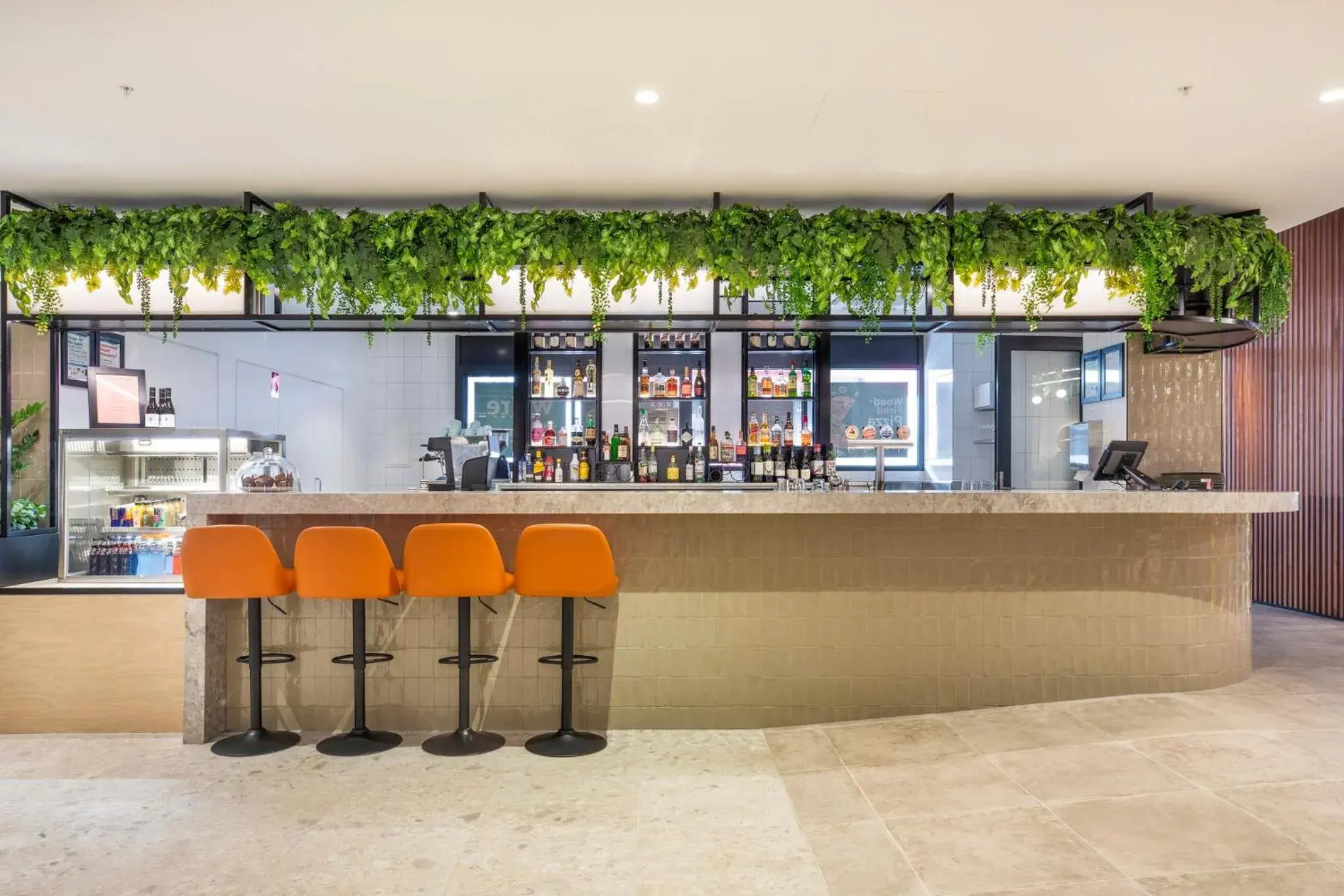 Lounge or bar in Holiday Inn Dandenong by IHG Lounge or bar in Holiday Inn Dandenong by IHG