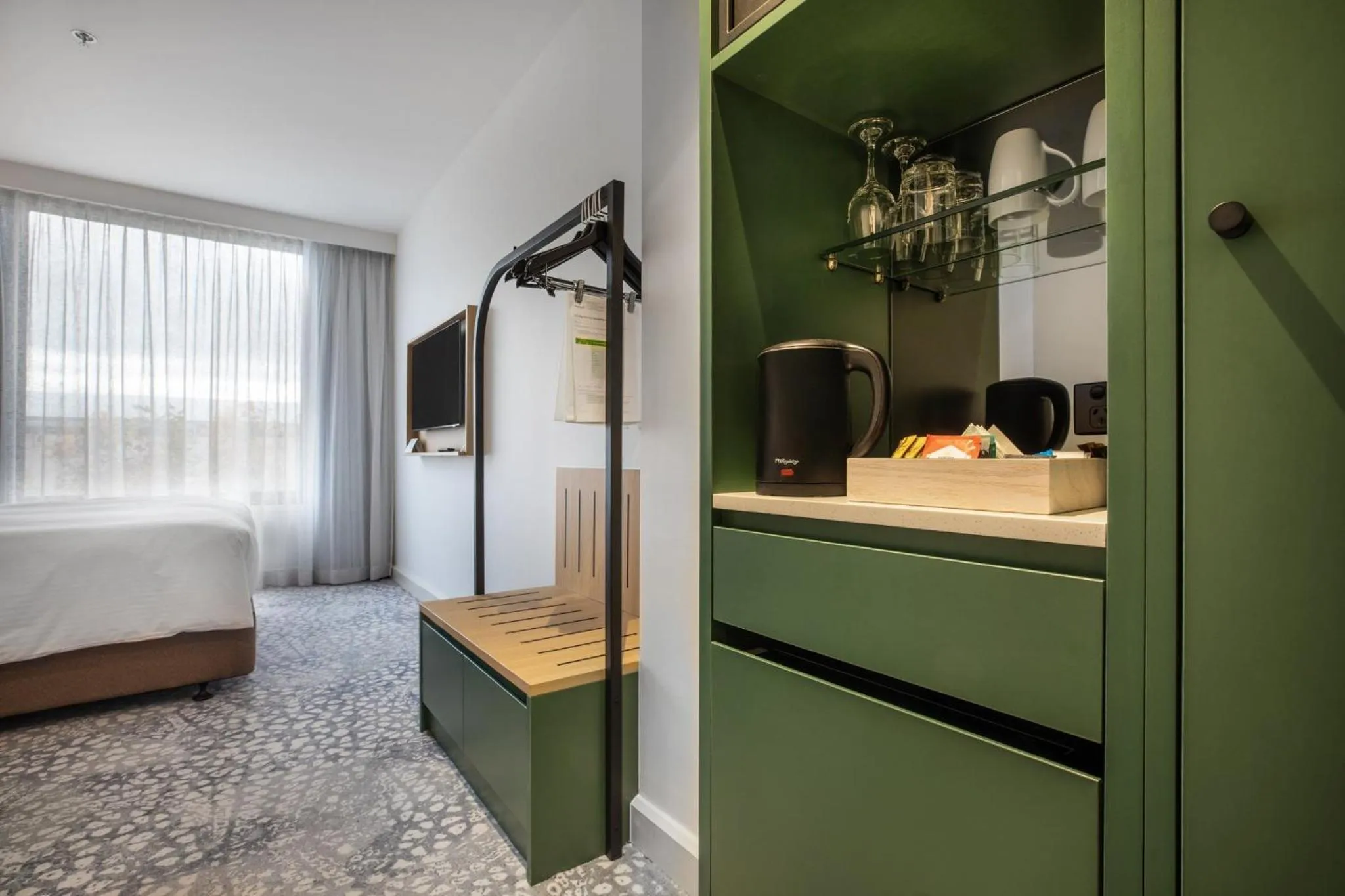 Photo of the whole room, Bed in Holiday Inn Dandenong by IHG