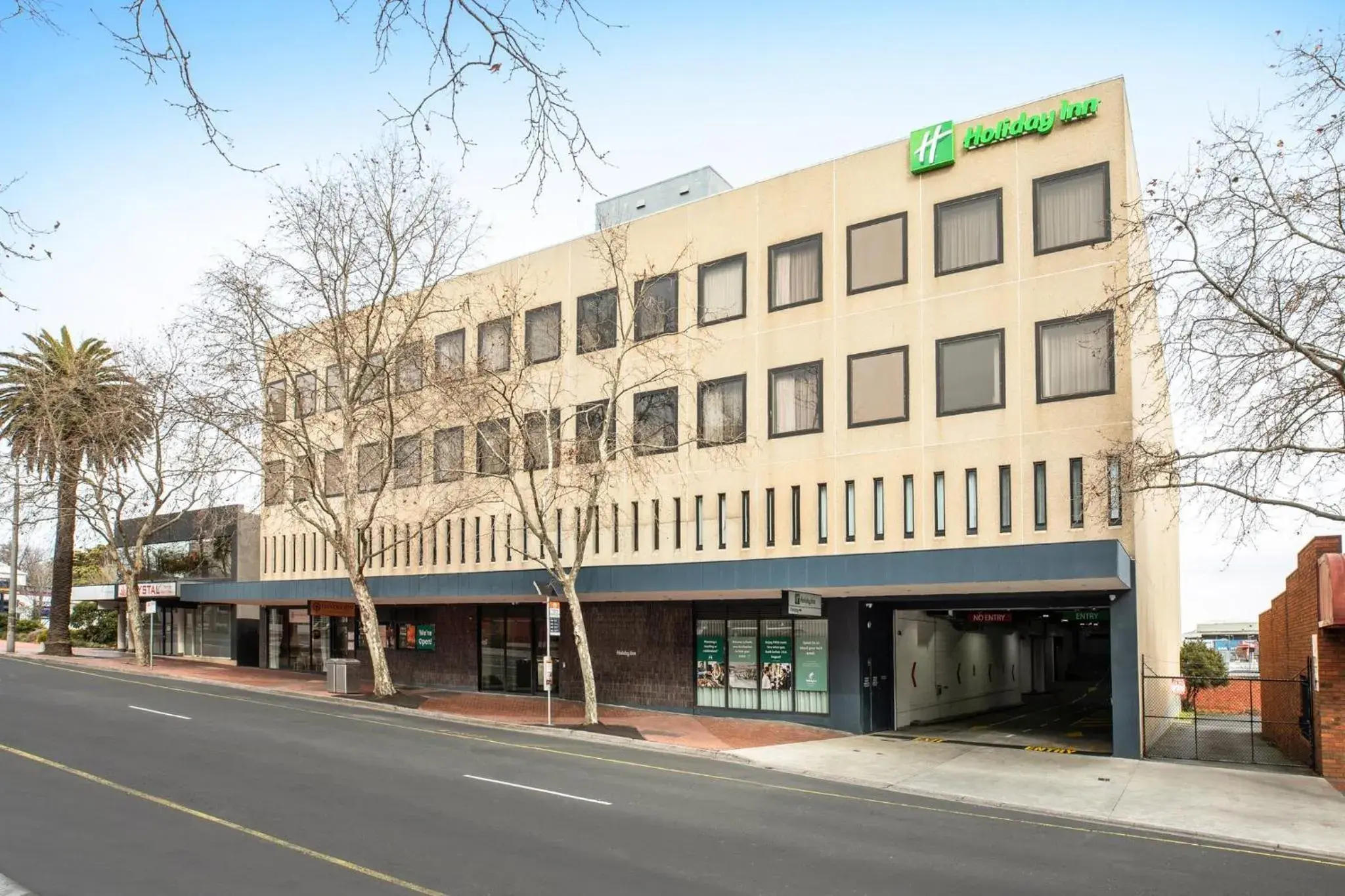 Property building in Holiday Inn Dandenong by IHG Property building in Holiday Inn Dandenong by IHG