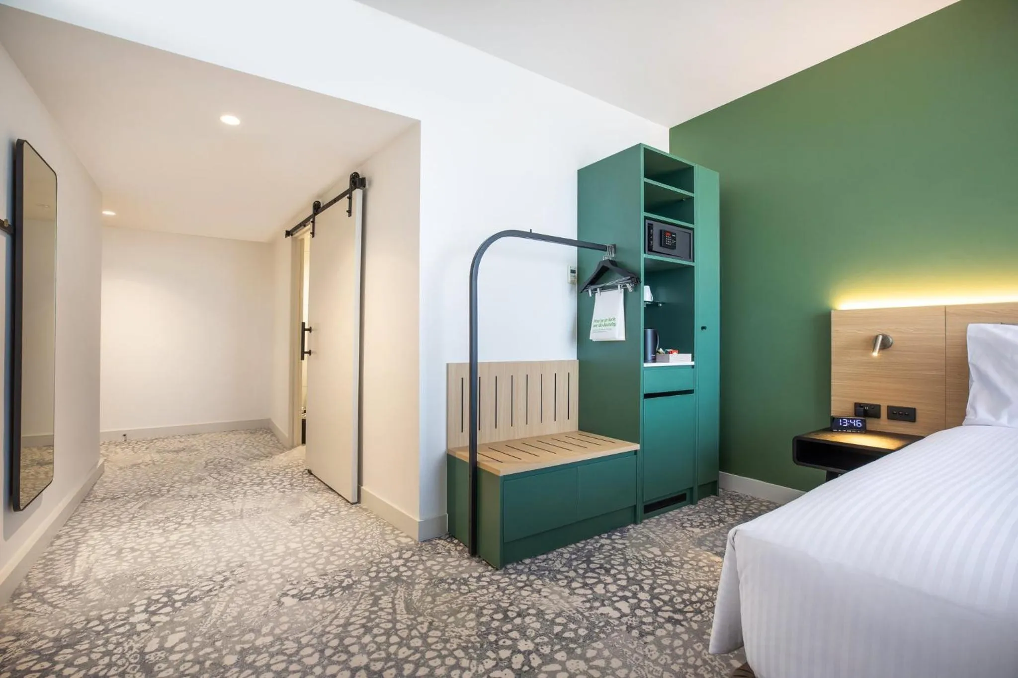 Photo of the whole room, Bed in Holiday Inn Dandenong by IHG