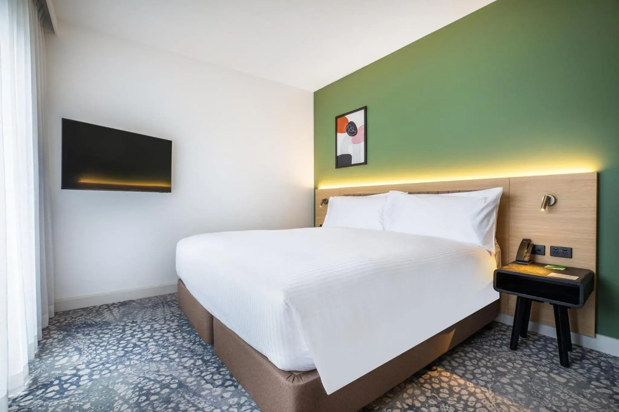 Photo of the whole room, Bed in Holiday Inn Dandenong by IHG Photo of the whole room, Bed in Holiday Inn Dandenong by IHG