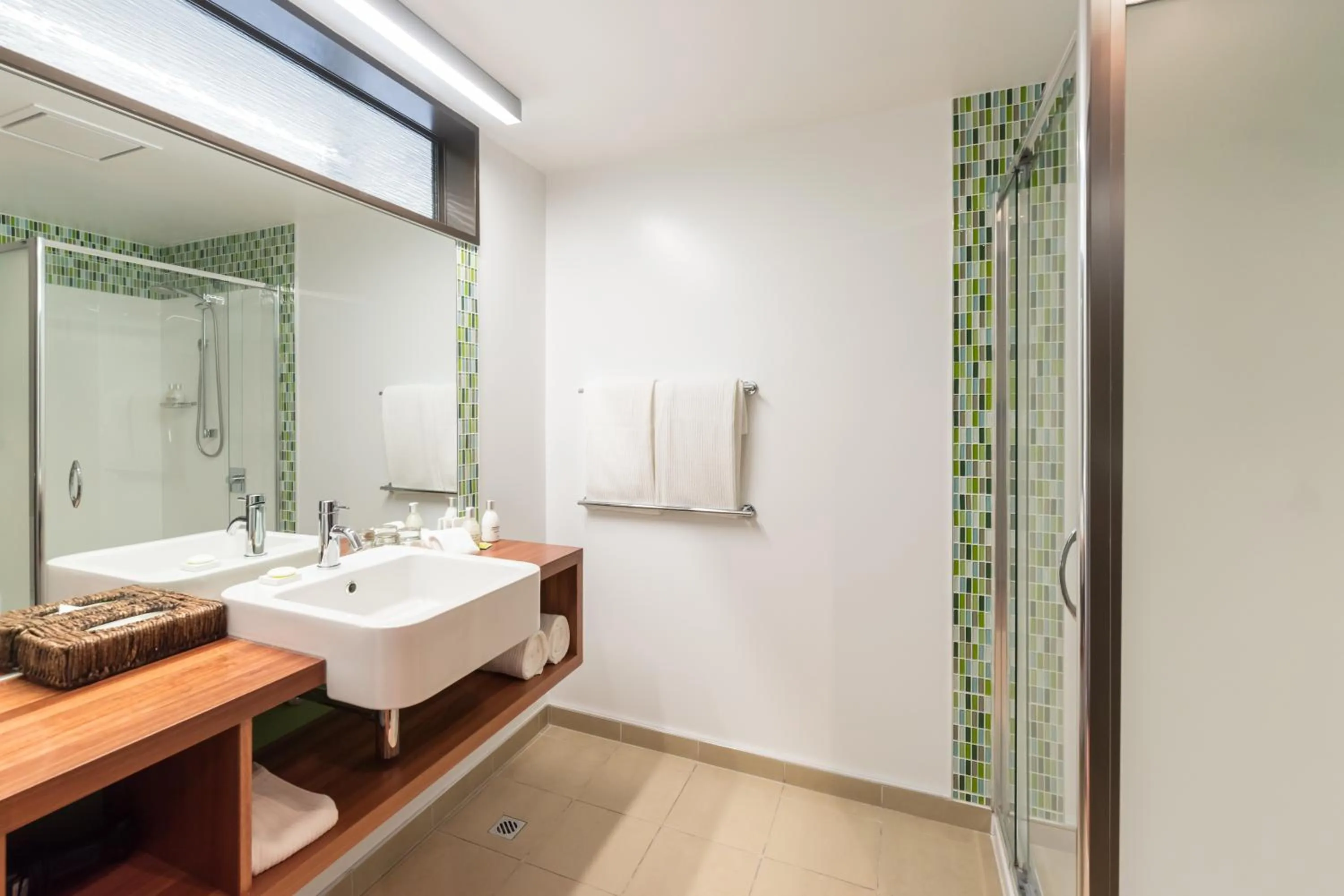 Bathroom in Legacy Te Waonui Hotel Franz Josef