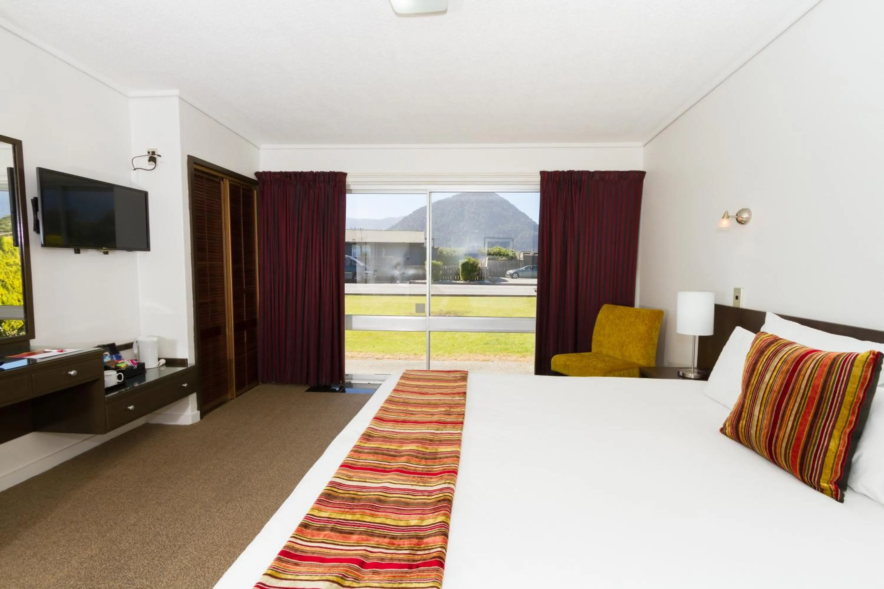 Photo of the whole room, Bed in Heartland Hotel Haast