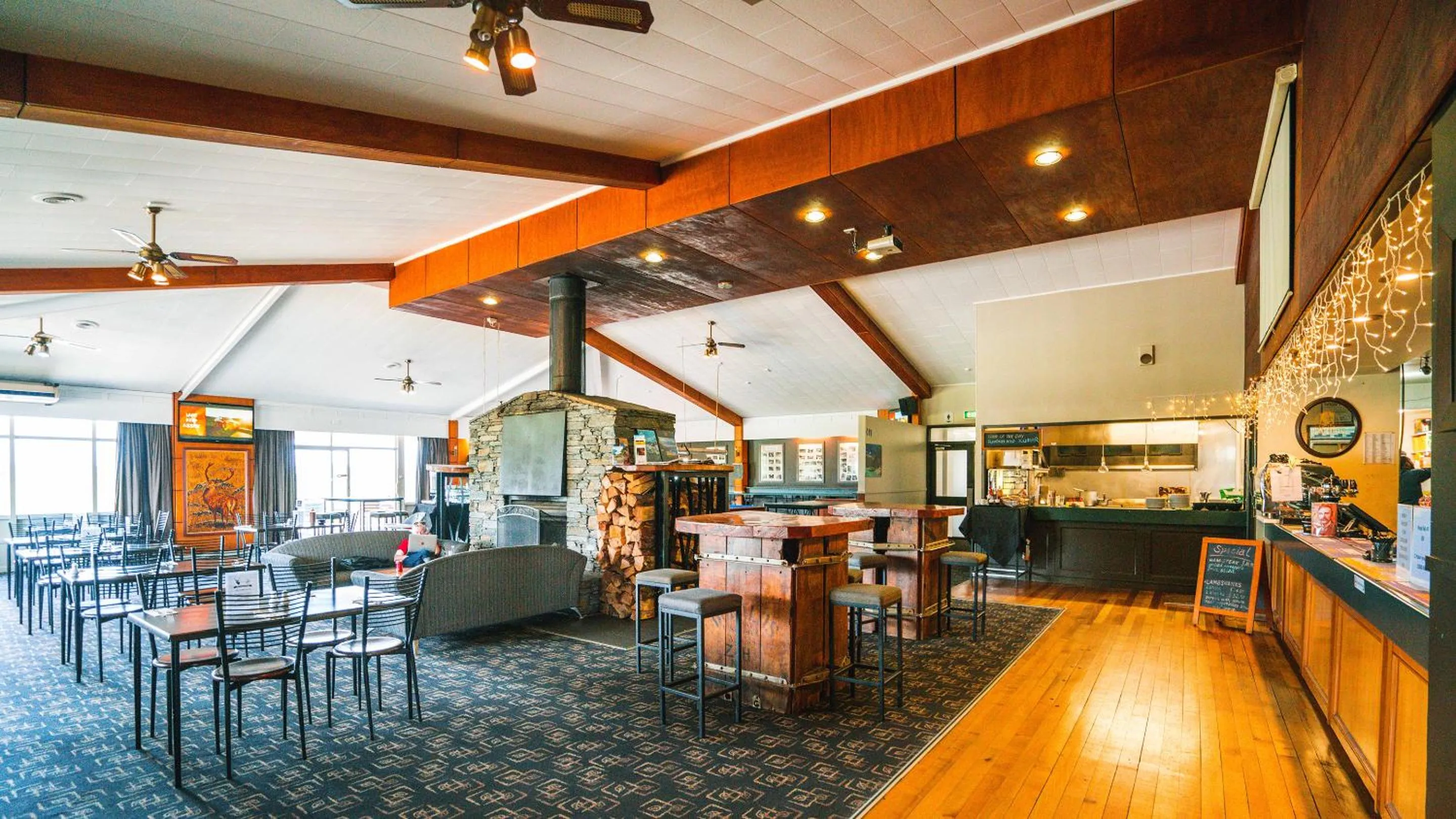 Restaurant/places to eat in Heartland Hotel Haast