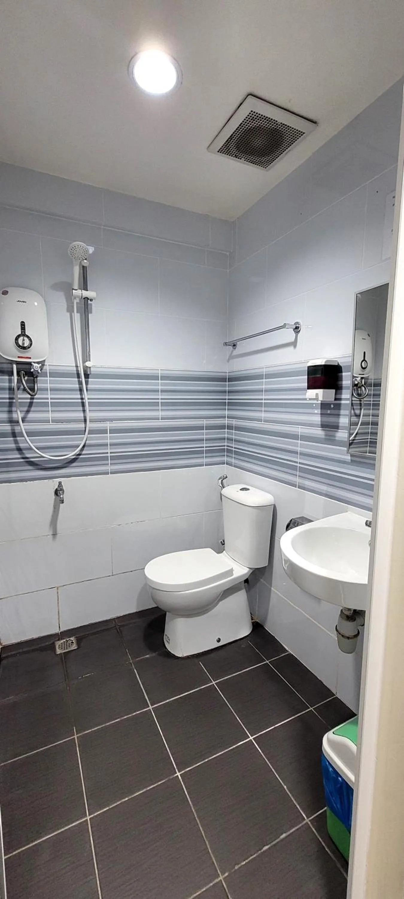 Bathroom in Api-Api GuestHouse