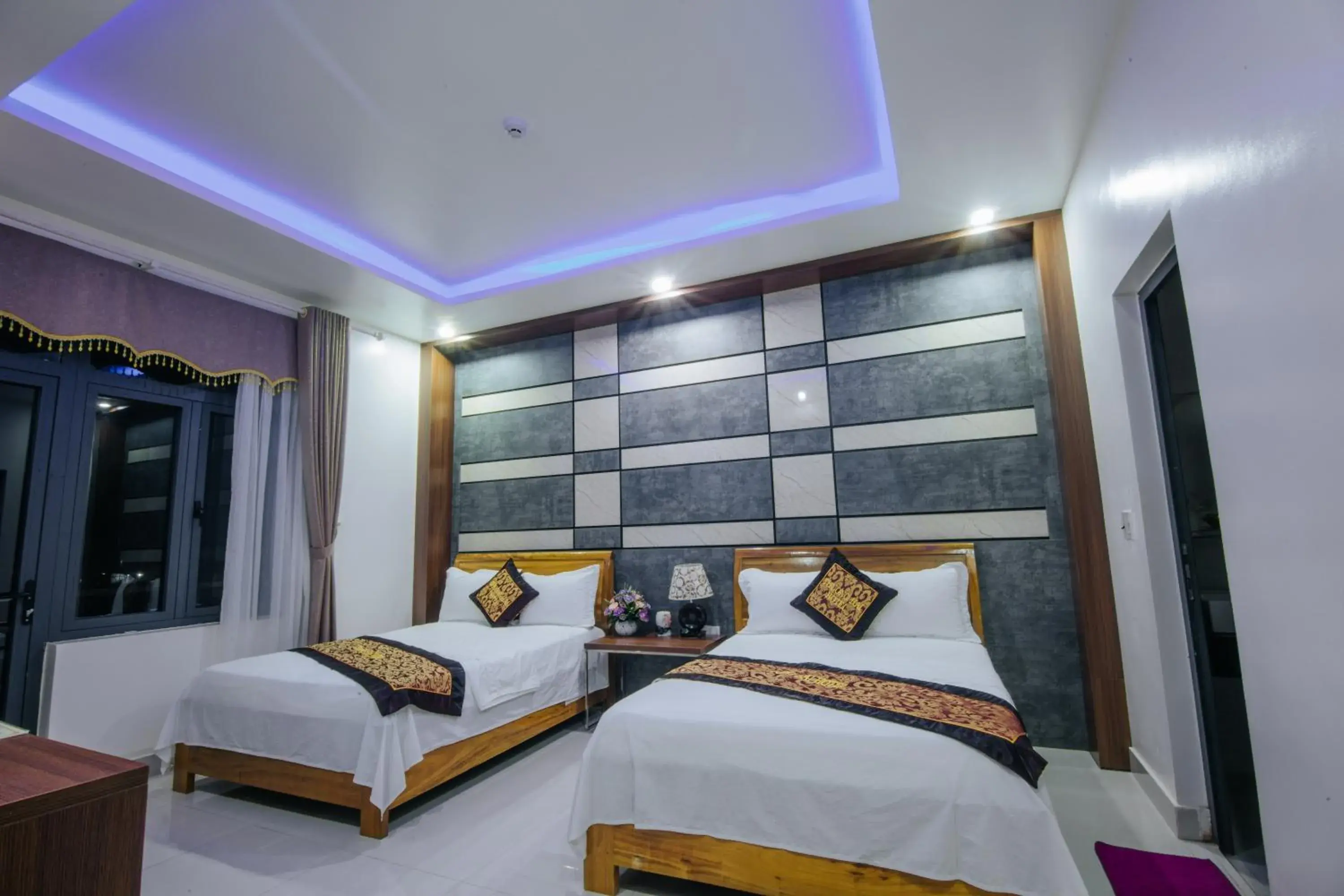 Deluxe Double or Twin Room with Mountain View in Thuong Hai Hotel Deluxe Double or Twin Room with Mountain View in Thuong Hai Hotel