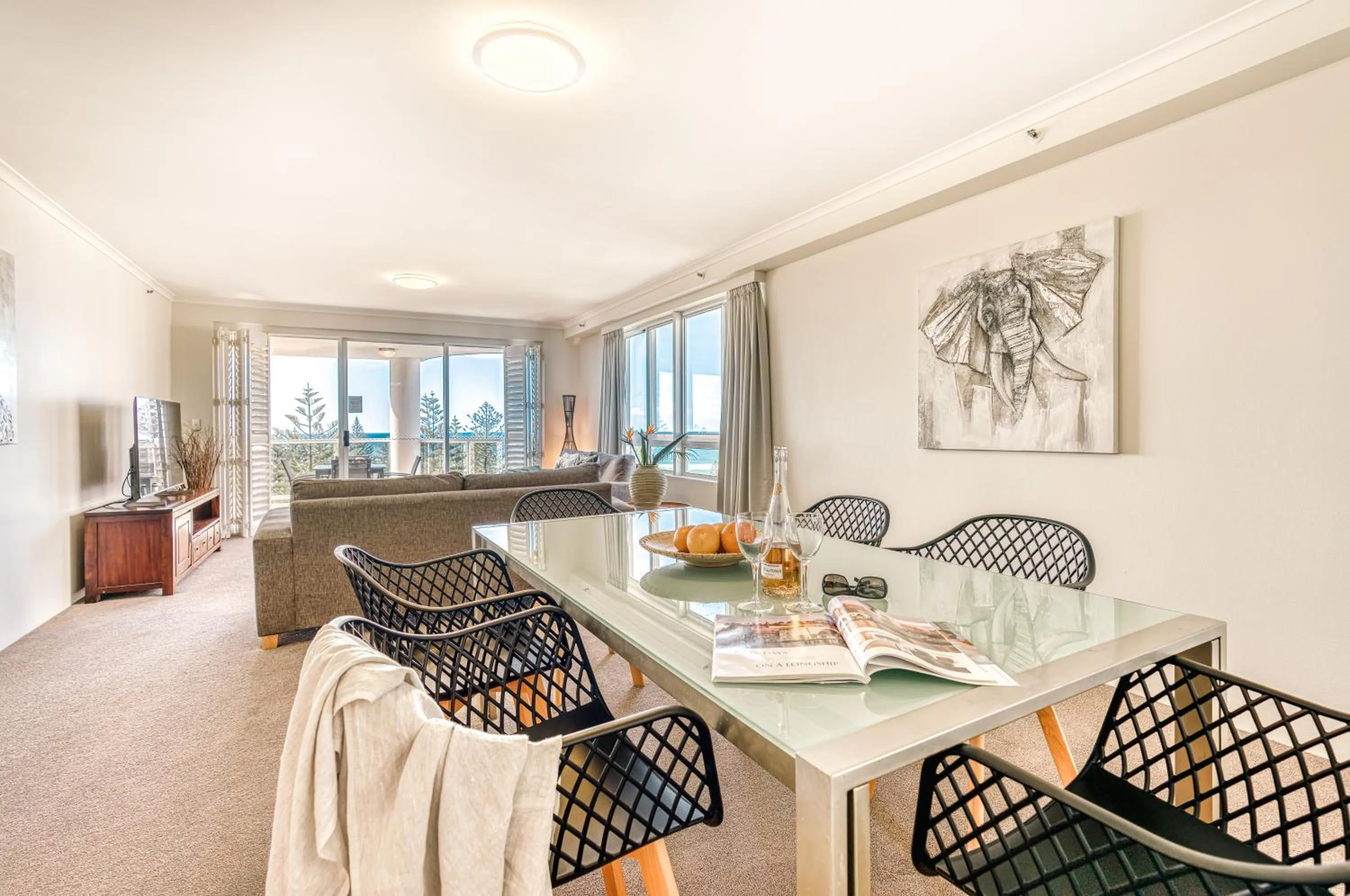 Living room in Oscar On Main Beach Resort