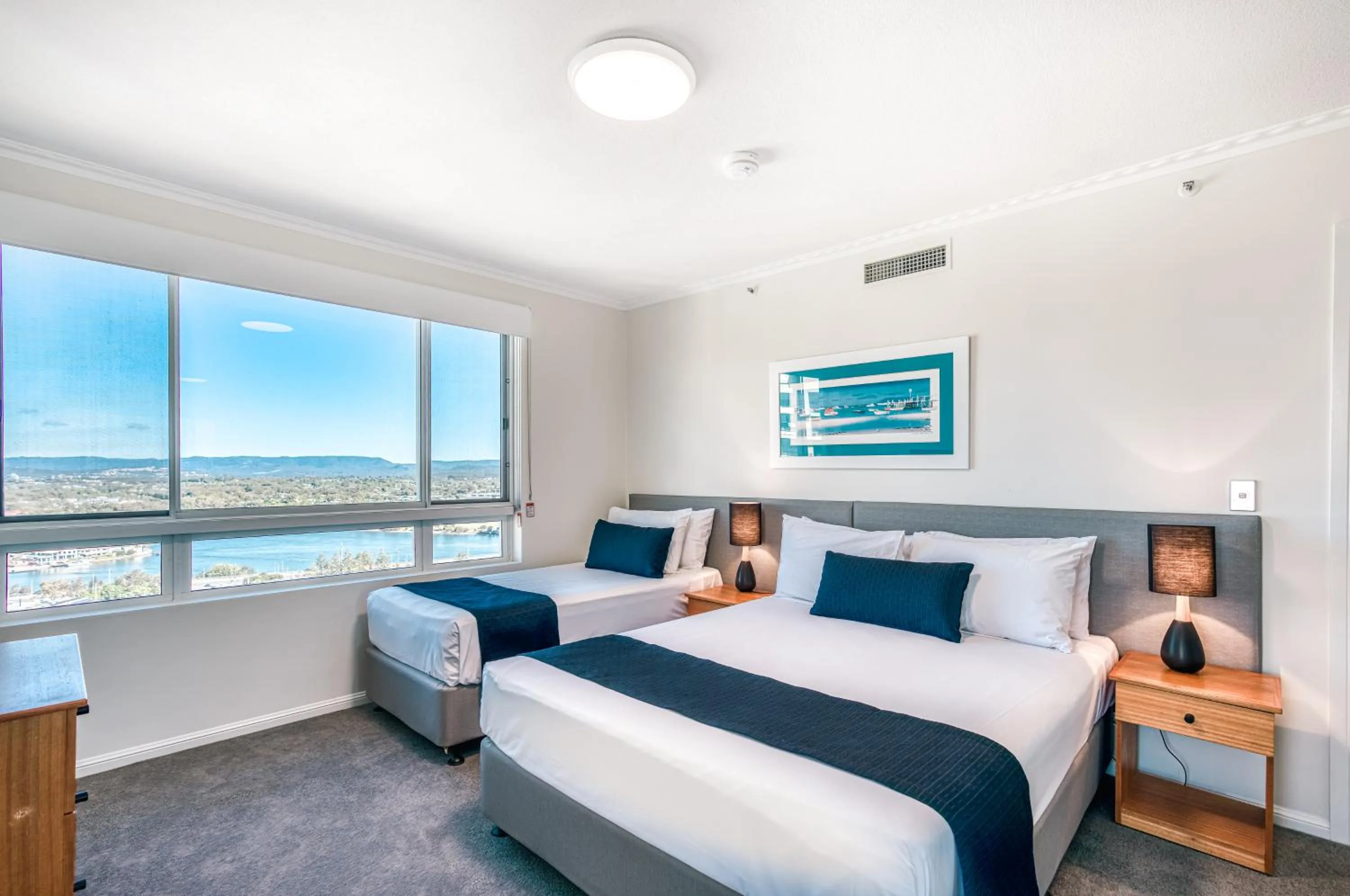 Bedroom, Bed in Oscar On Main Beach Resort