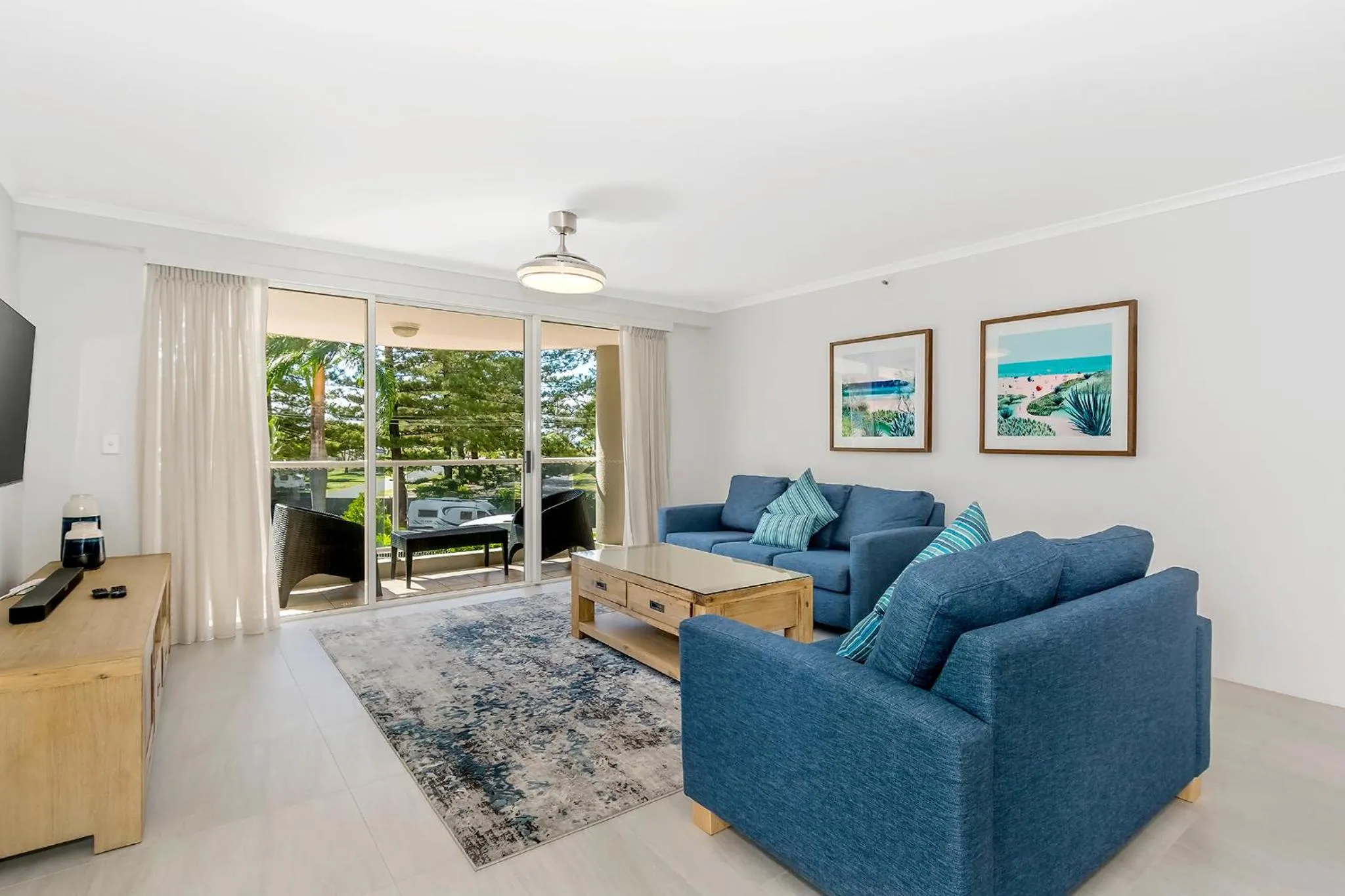 Living room in Oscar On Main Beach Resort