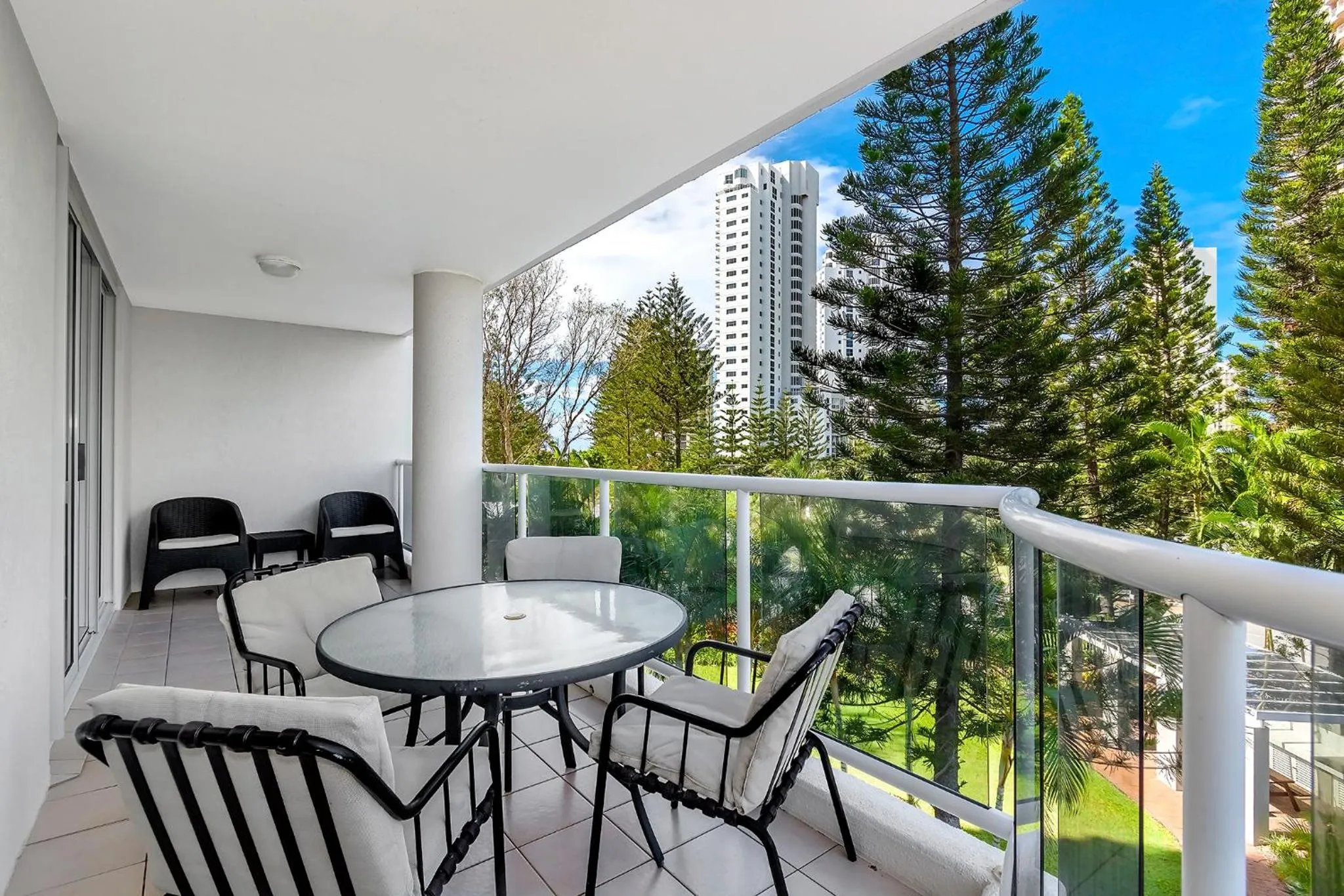 Balcony/Terrace in Oscar On Main Beach Resort