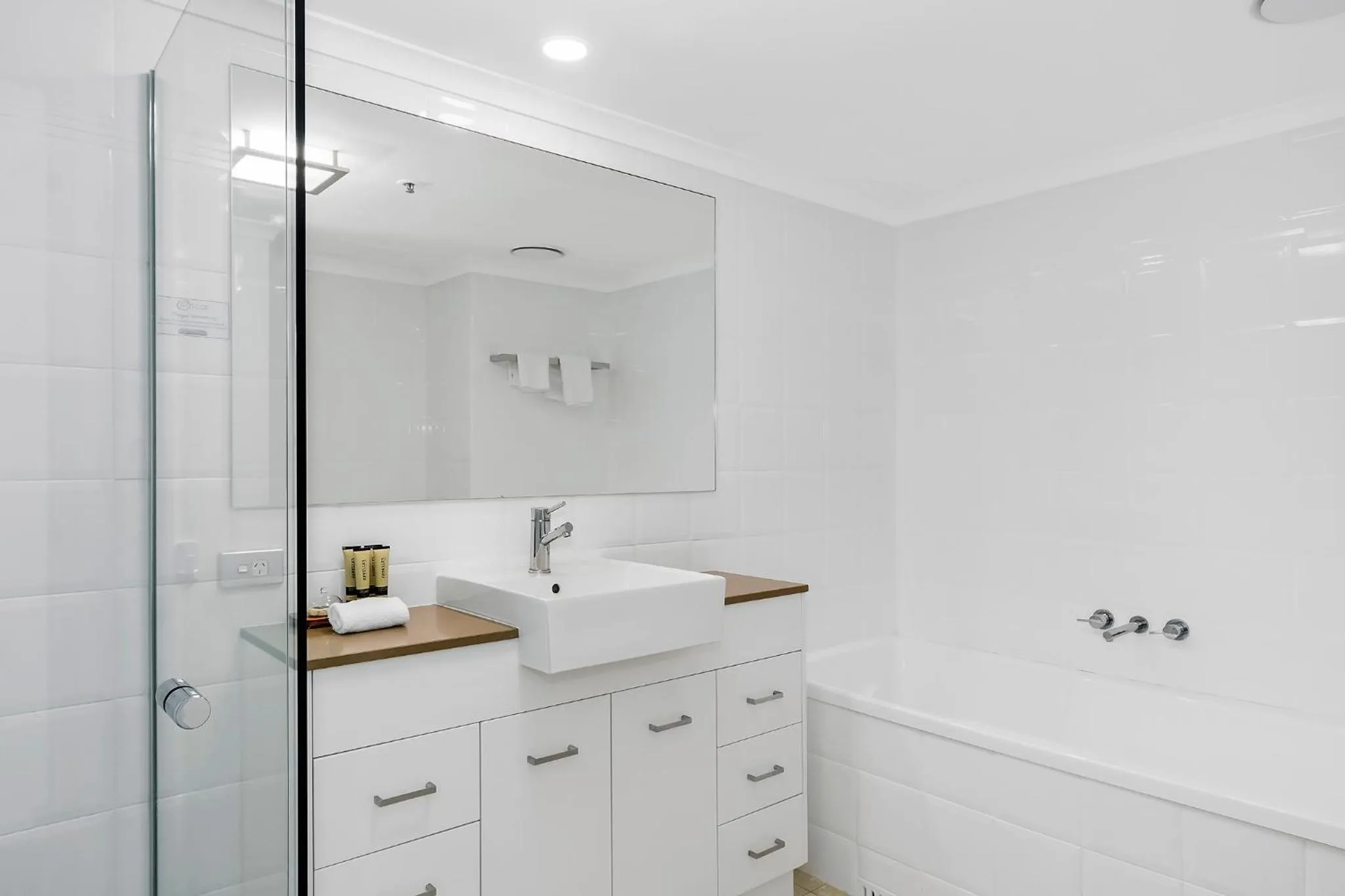 Bathroom in Oscar On Main Beach Resort