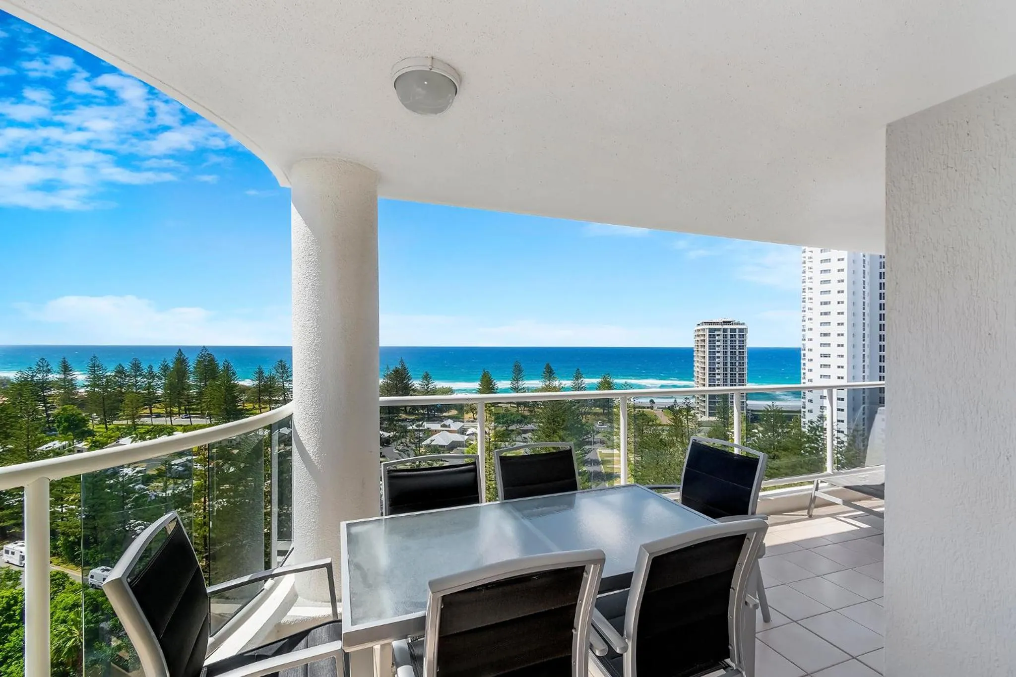 Balcony/Terrace in Oscar On Main Beach Resort