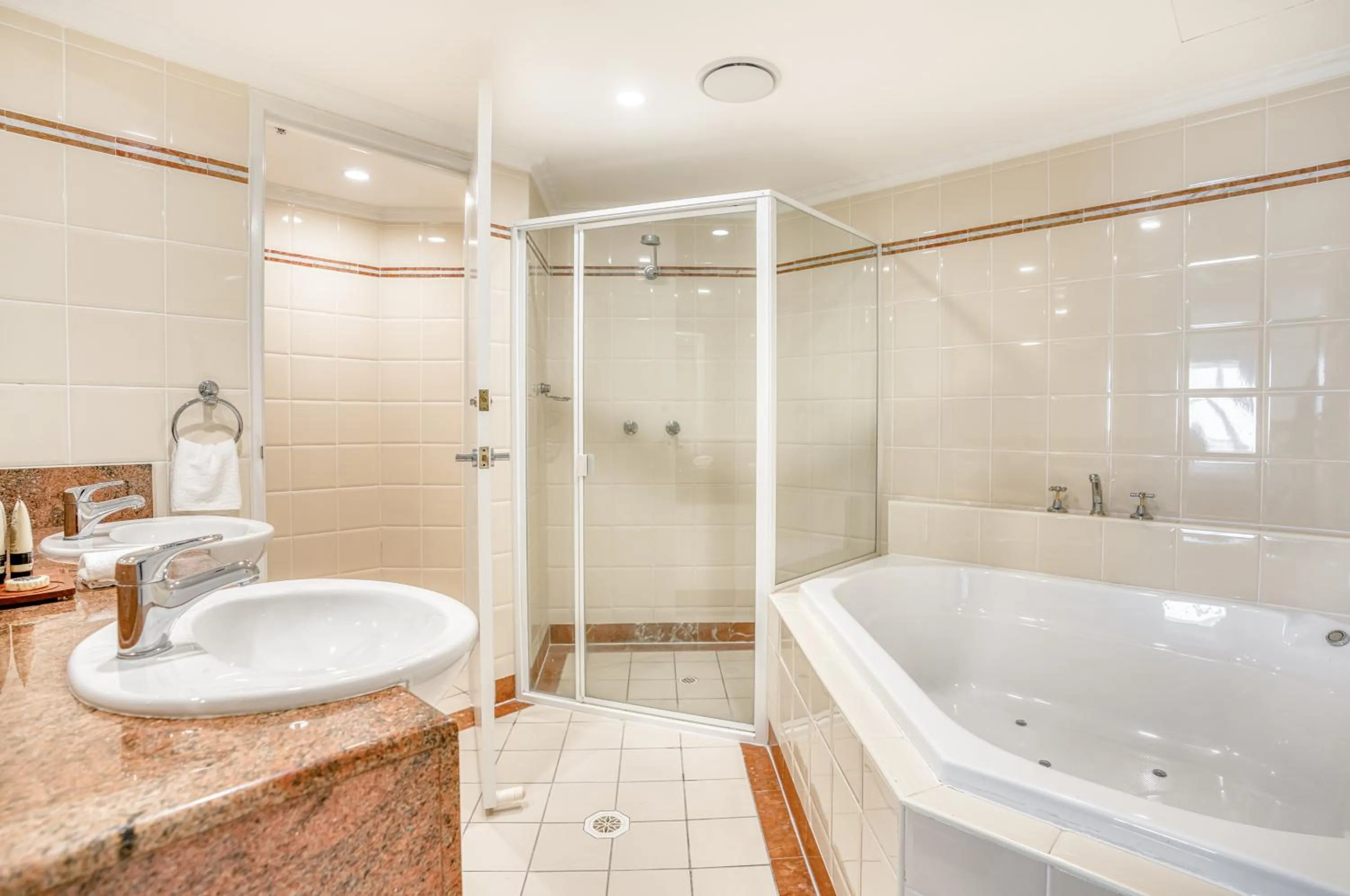 Bathroom in Oscar On Main Beach Resort