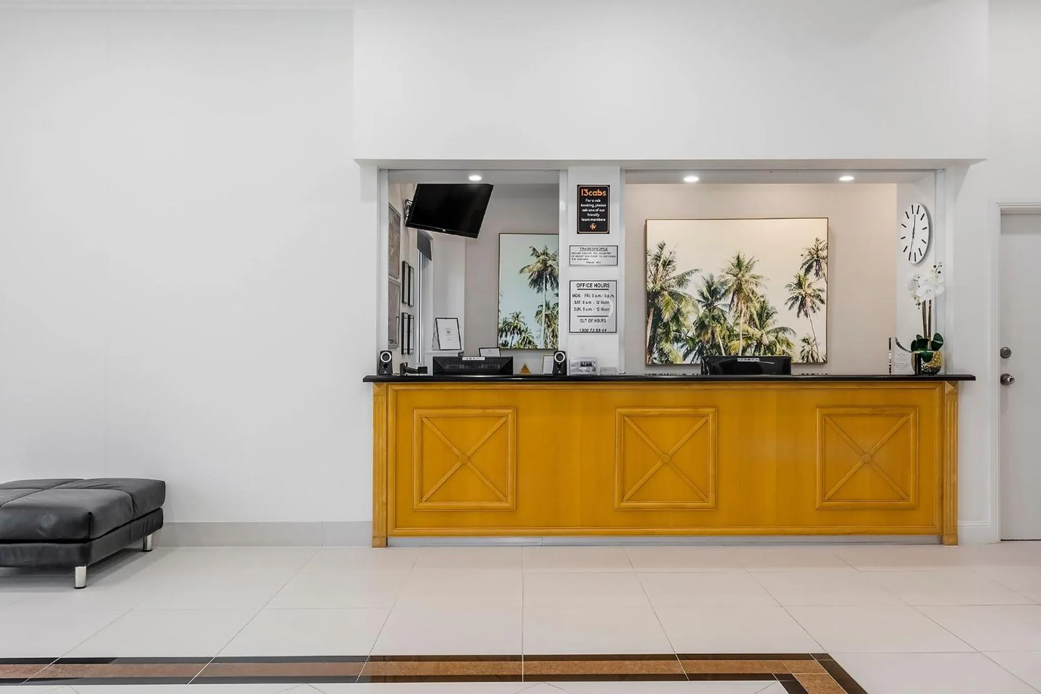 Lobby or reception in Oscar On Main Beach Resort