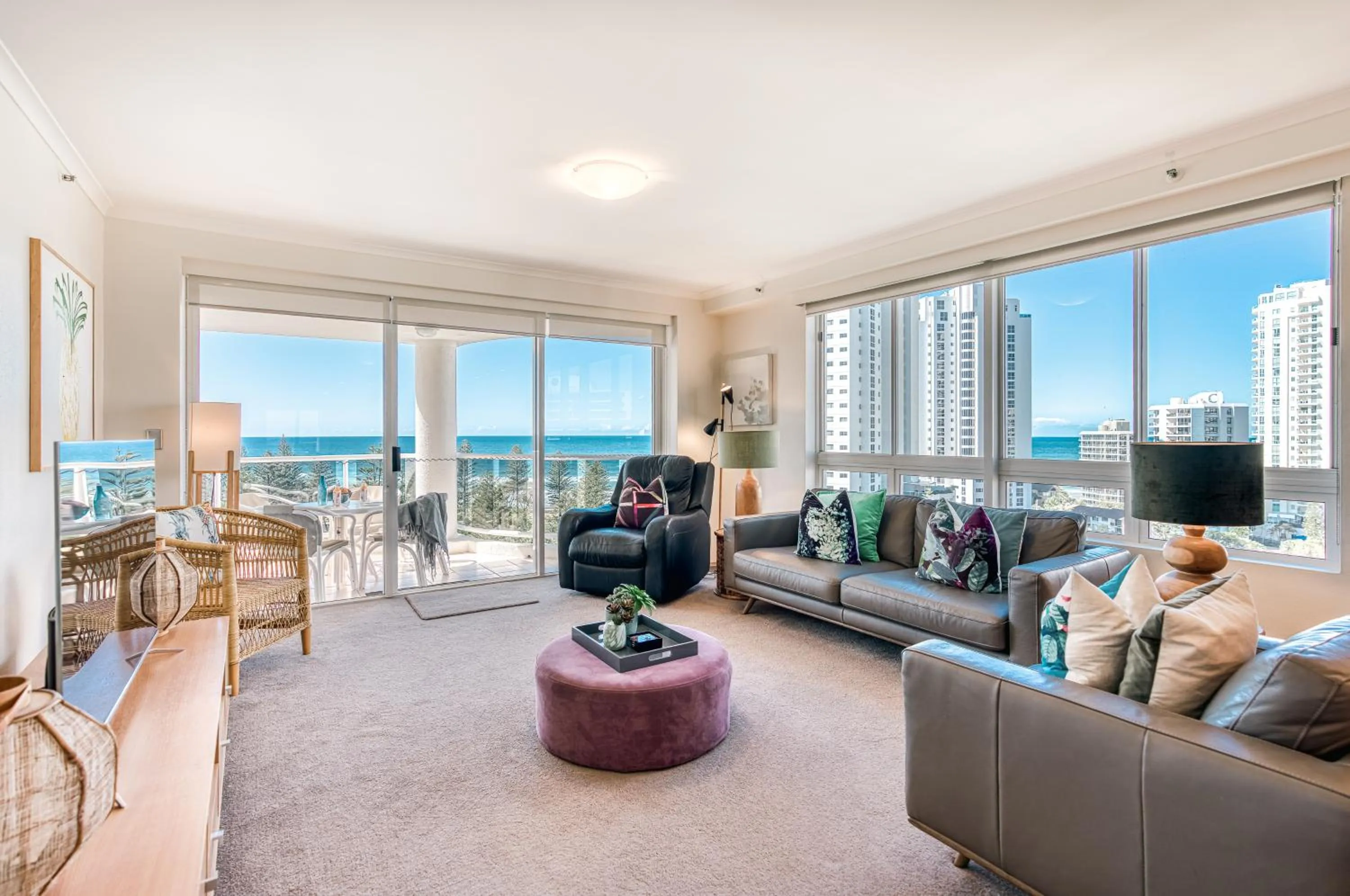 Living room in Oscar On Main Beach Resort