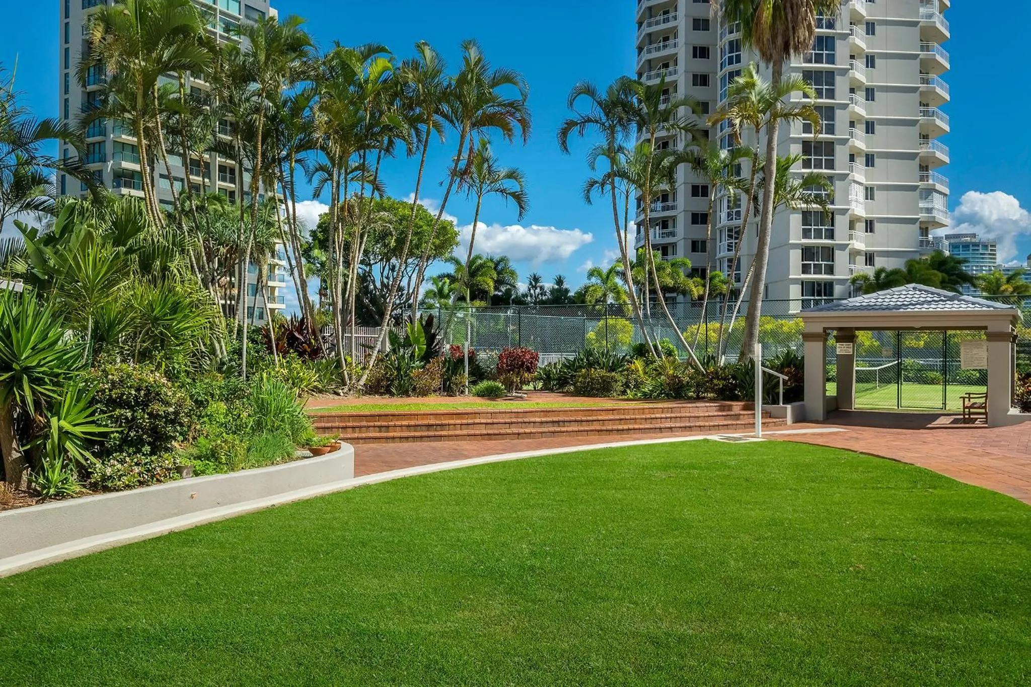 Garden in Oscar On Main Beach Resort