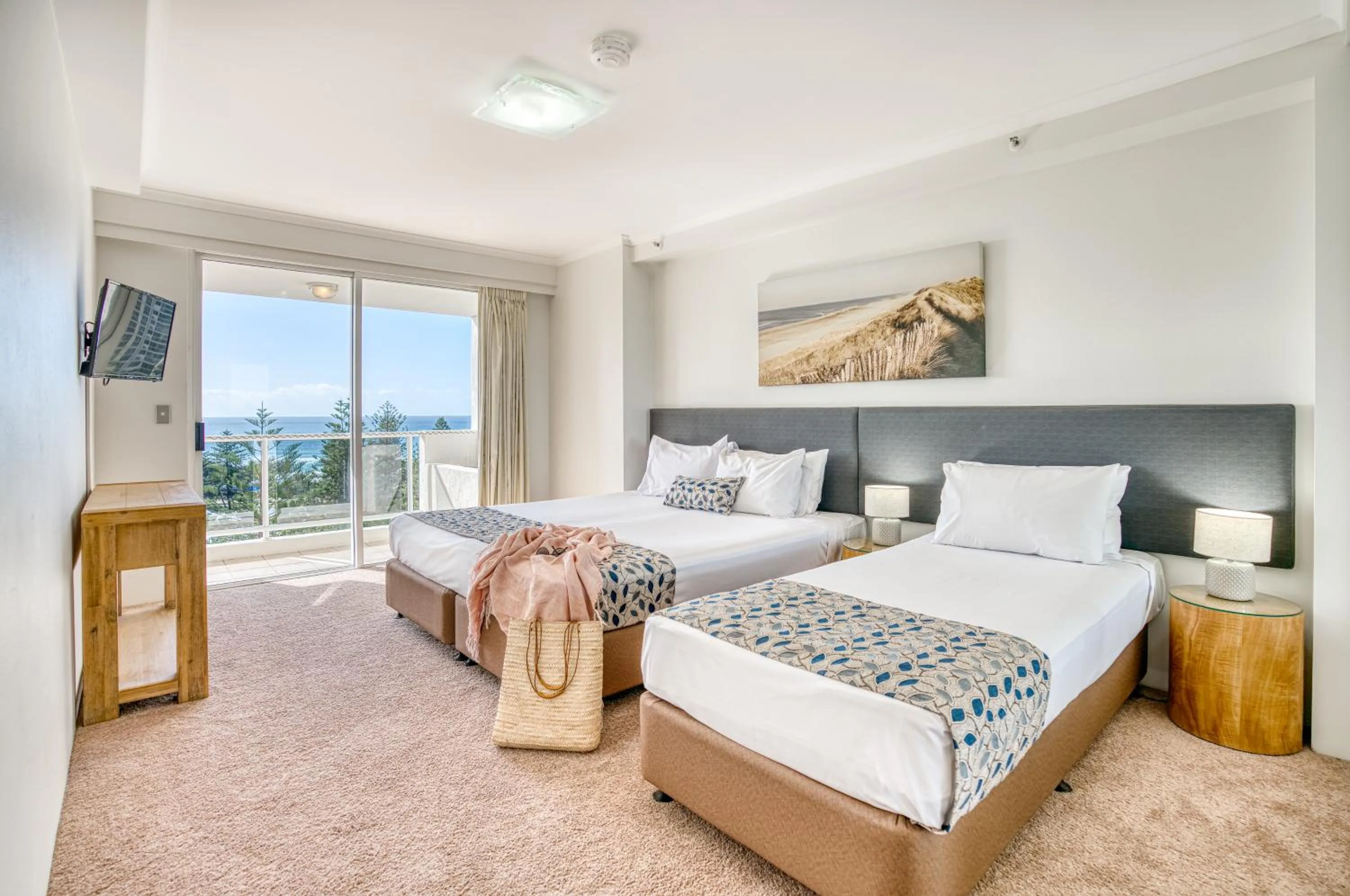 Bedroom, Bed in Oscar On Main Beach Resort