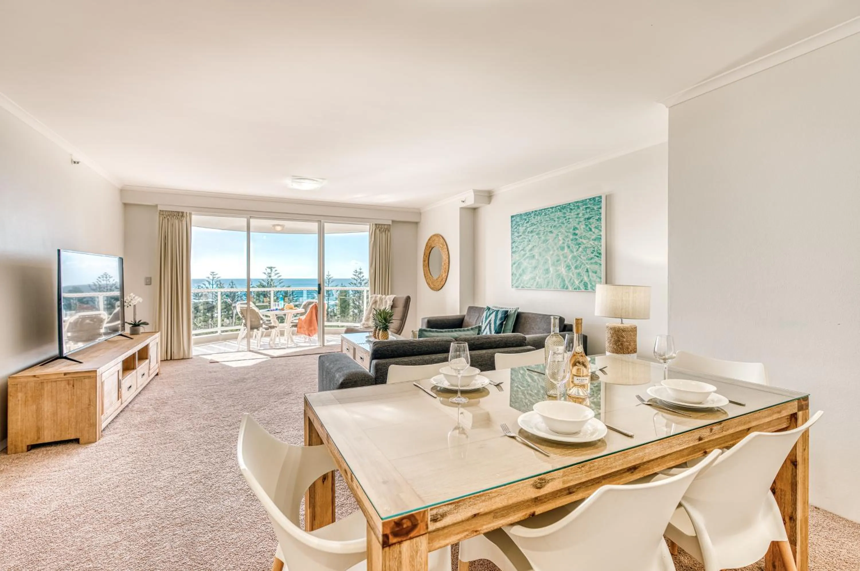 Living room in Oscar On Main Beach Resort