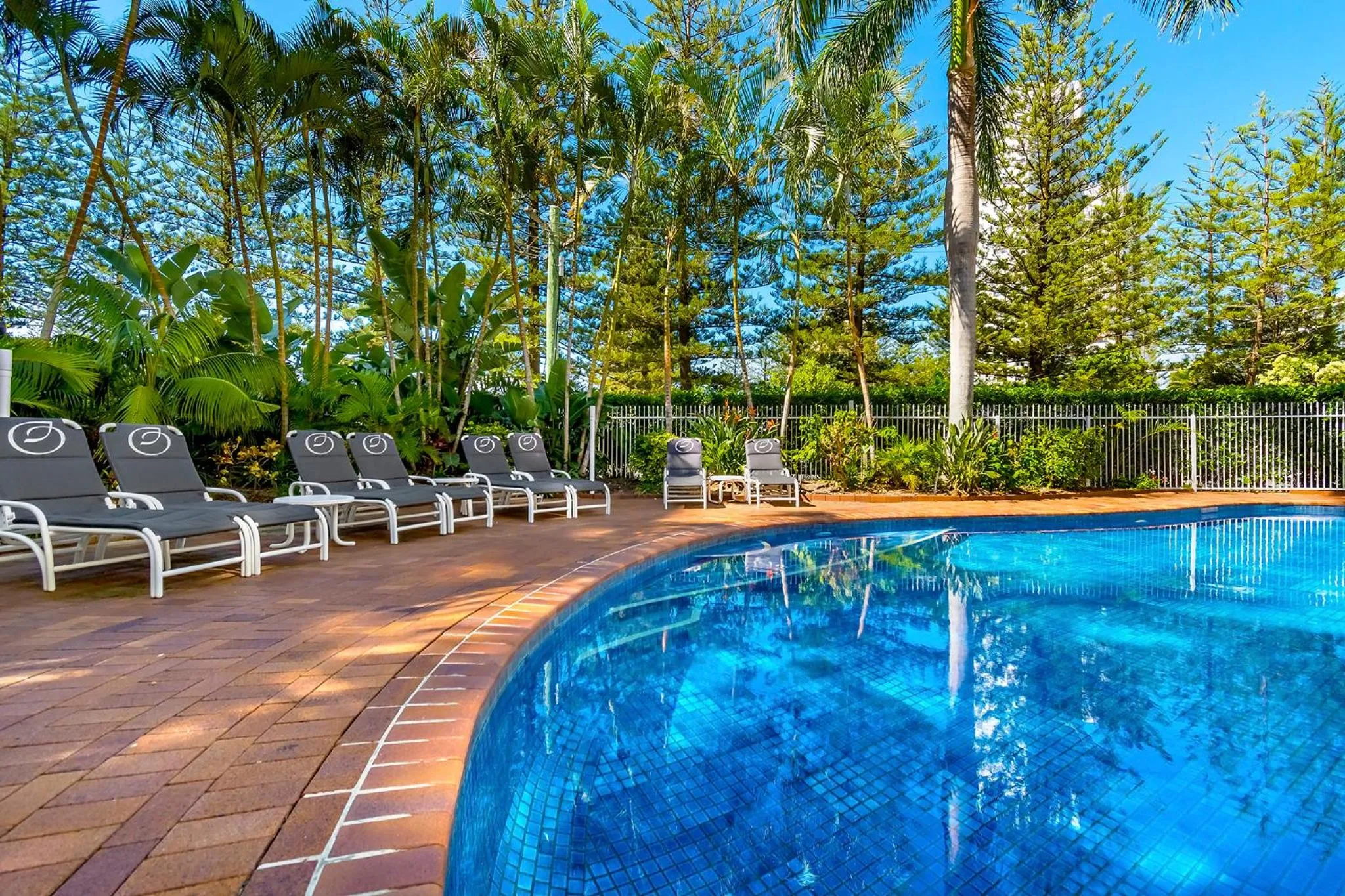 Swimming pool in Oscar On Main Beach Resort