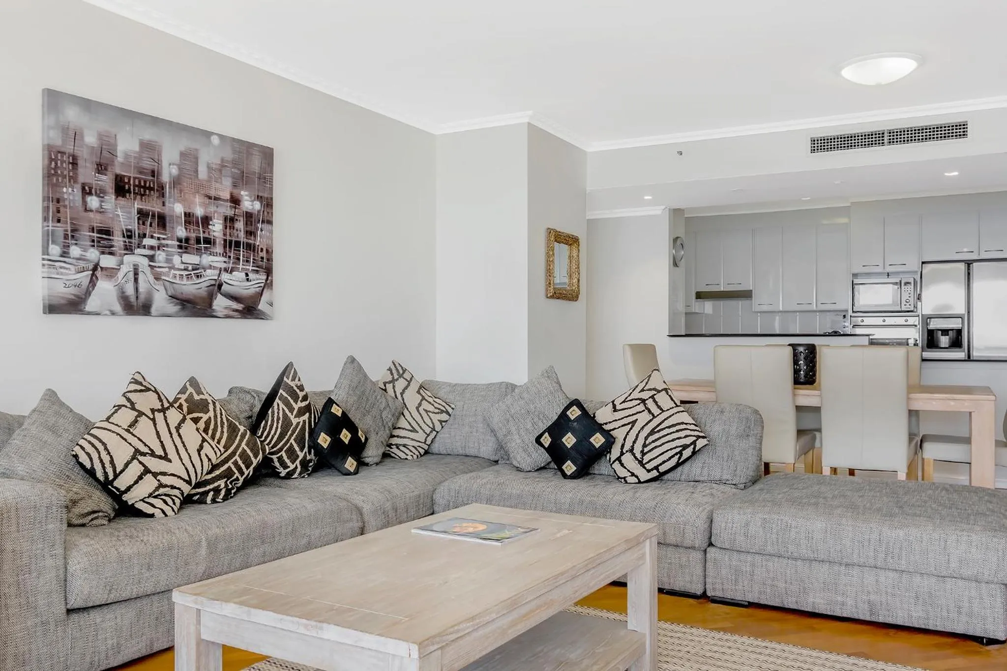 Living room in Oscar On Main Beach Resort