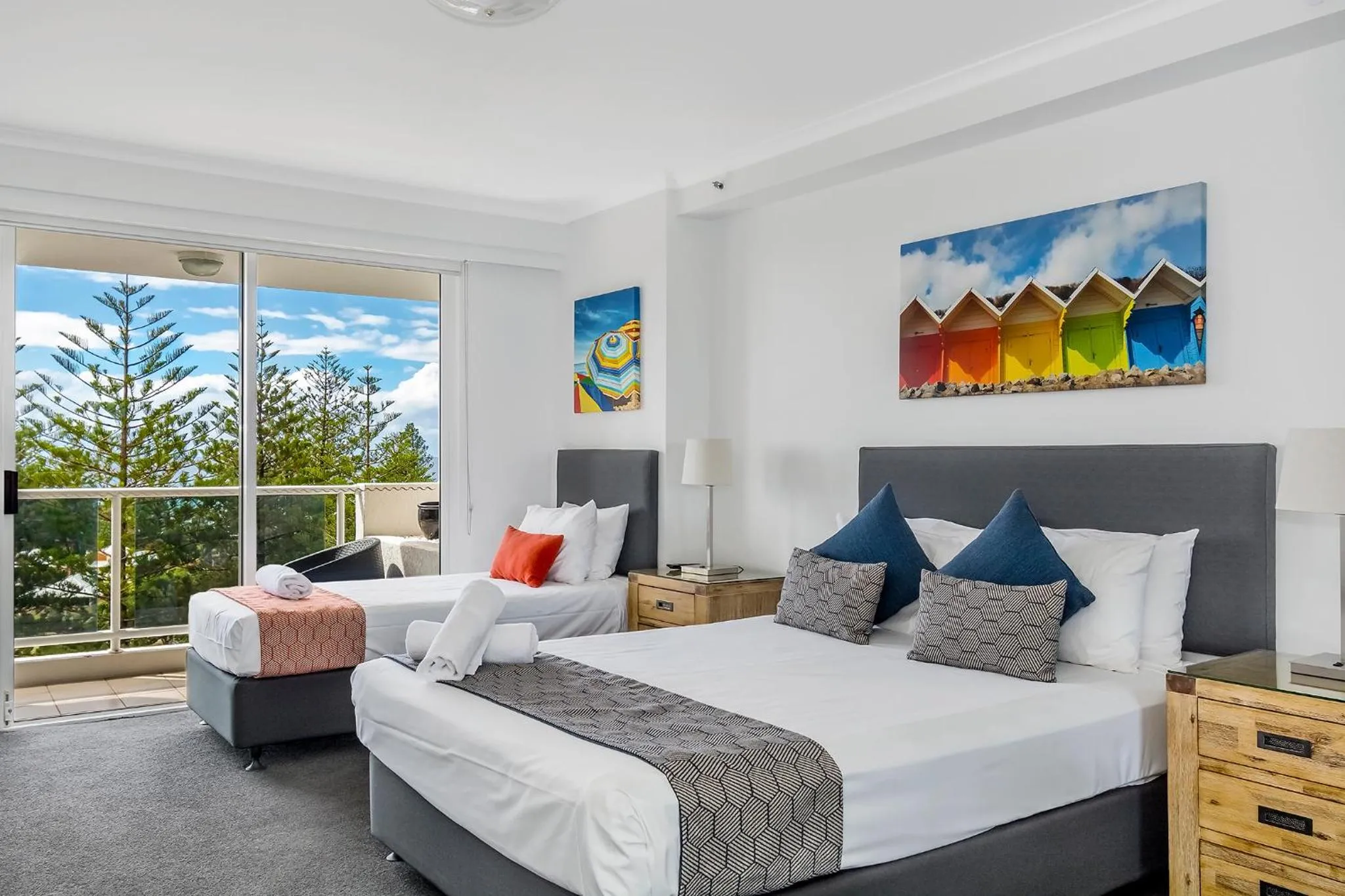 Bedroom, Bed in Oscar On Main Beach Resort