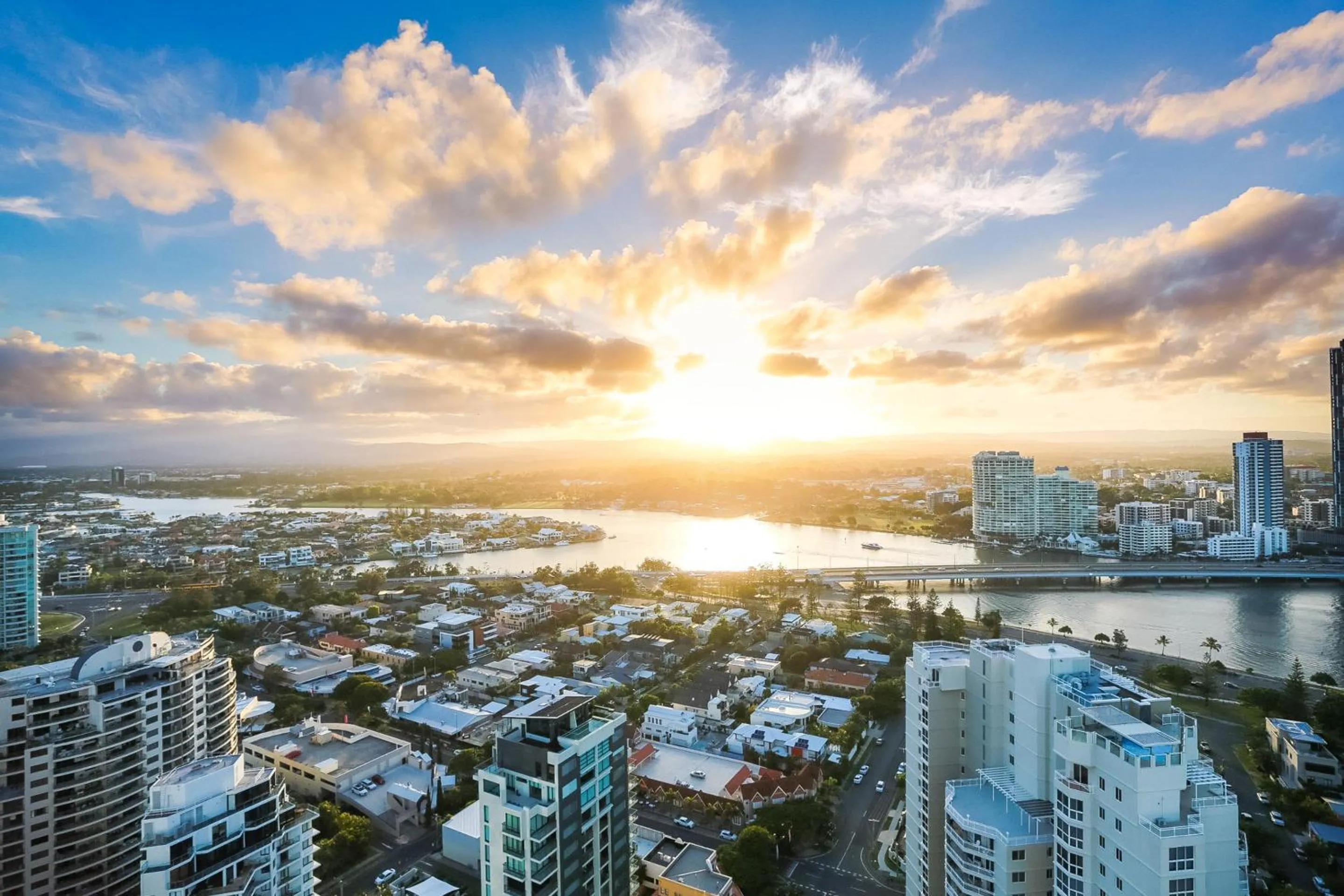 Mountain view in Oscar On Main Beach Resort