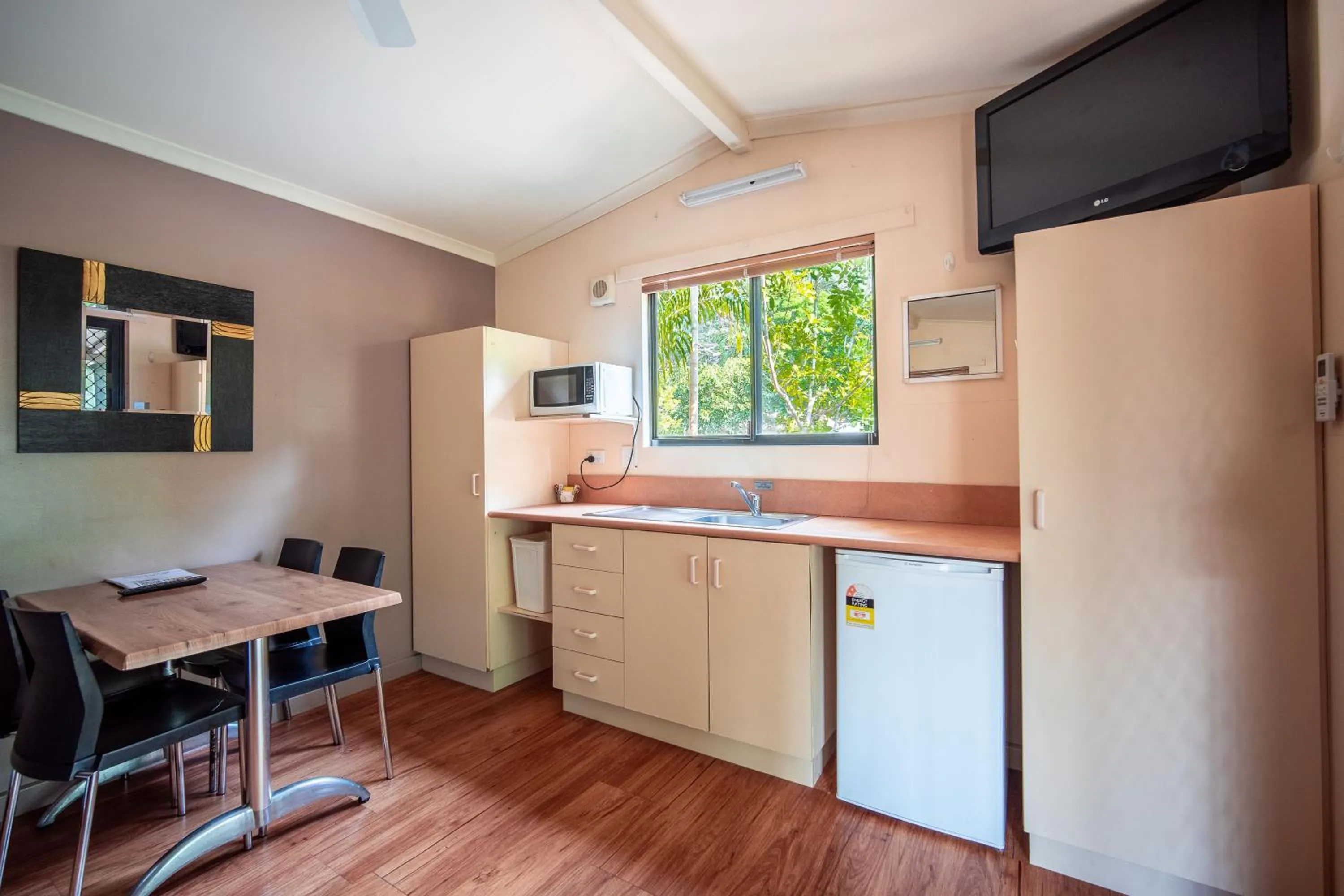 Kitchen or kitchenette in Hidden Valley Holiday Park Darwin