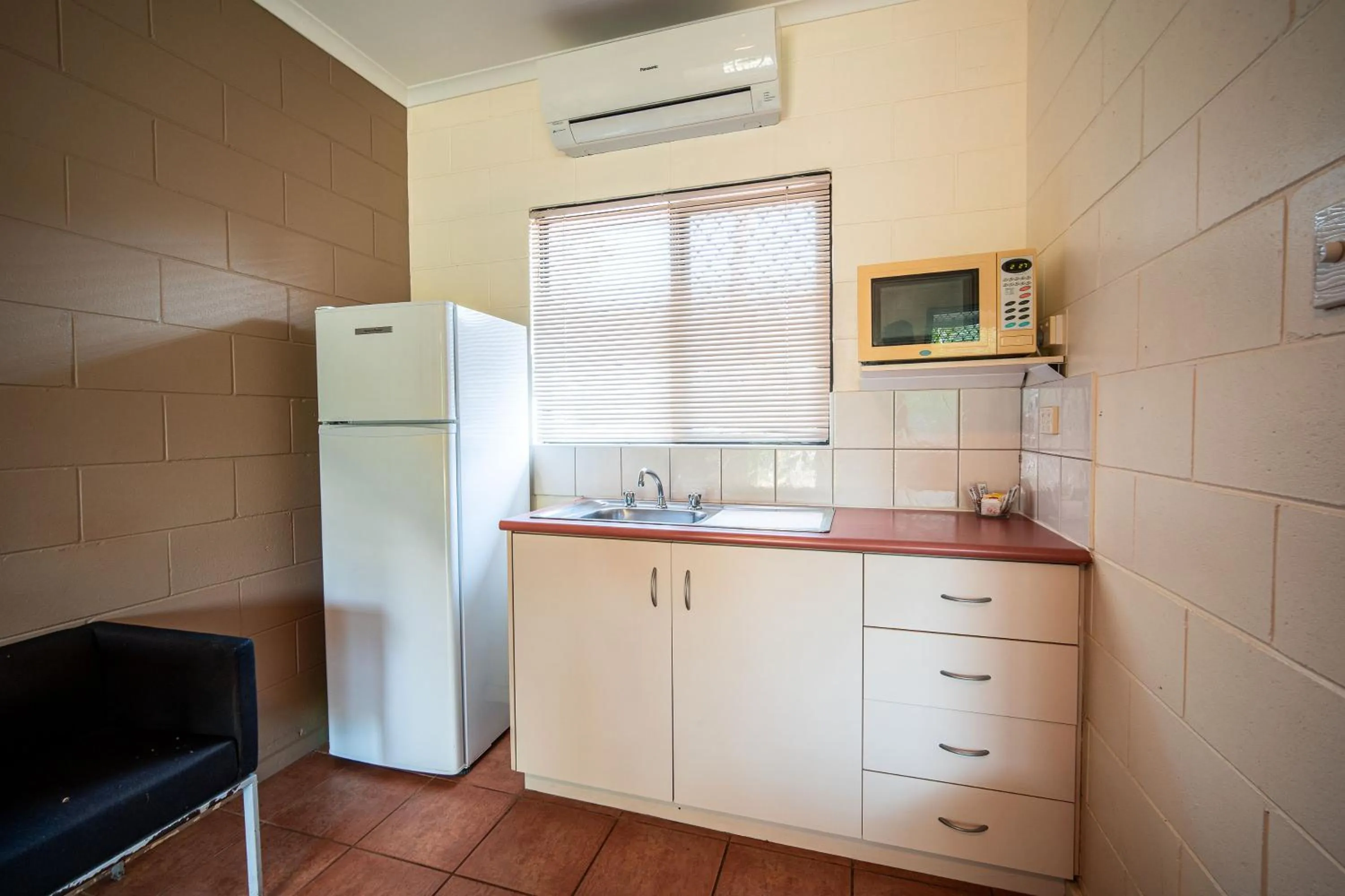 Kitchen or kitchenette in Hidden Valley Holiday Park Darwin