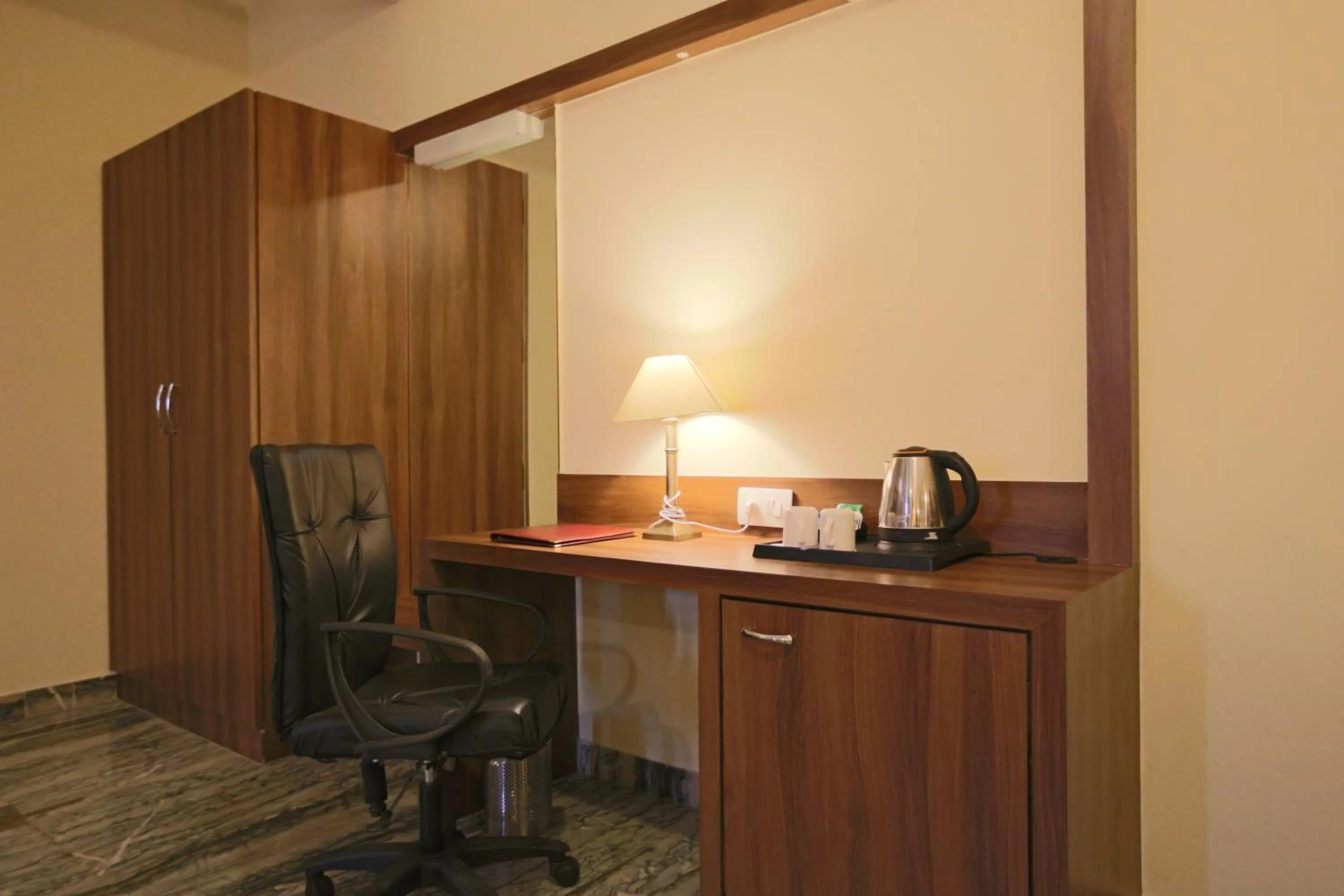 Coffee/tea facilities in Regenta Central Mewargarh, Near Biological park