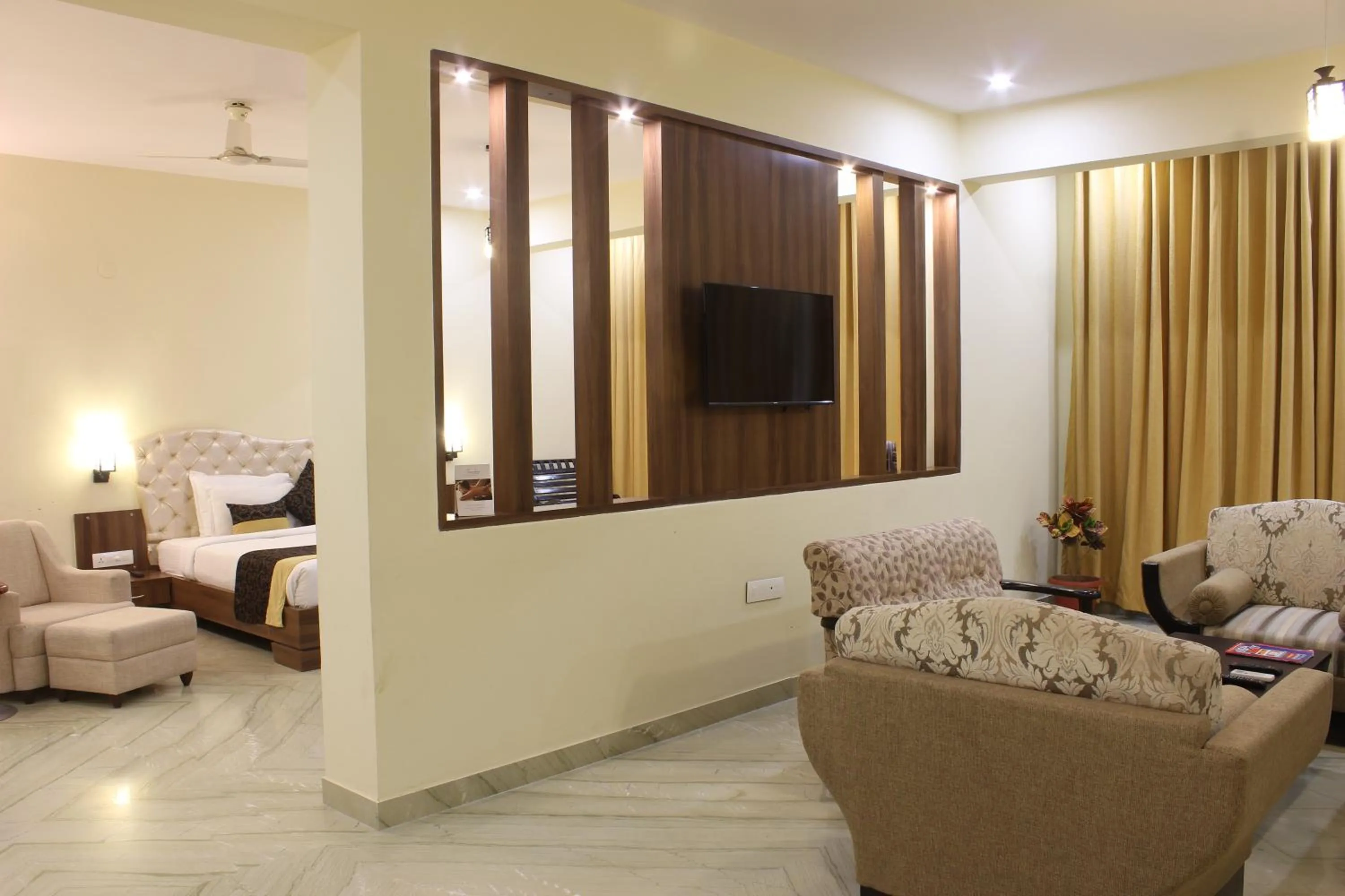 TV and multimedia, Bed in Regenta Central Mewargarh, Near Biological park