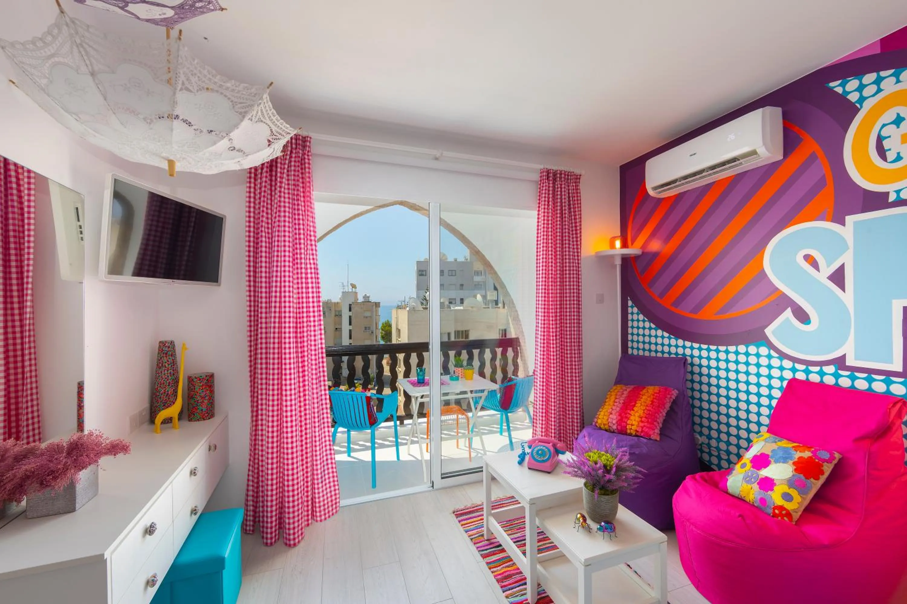 TV and multimedia in Castle Holiday Apartments