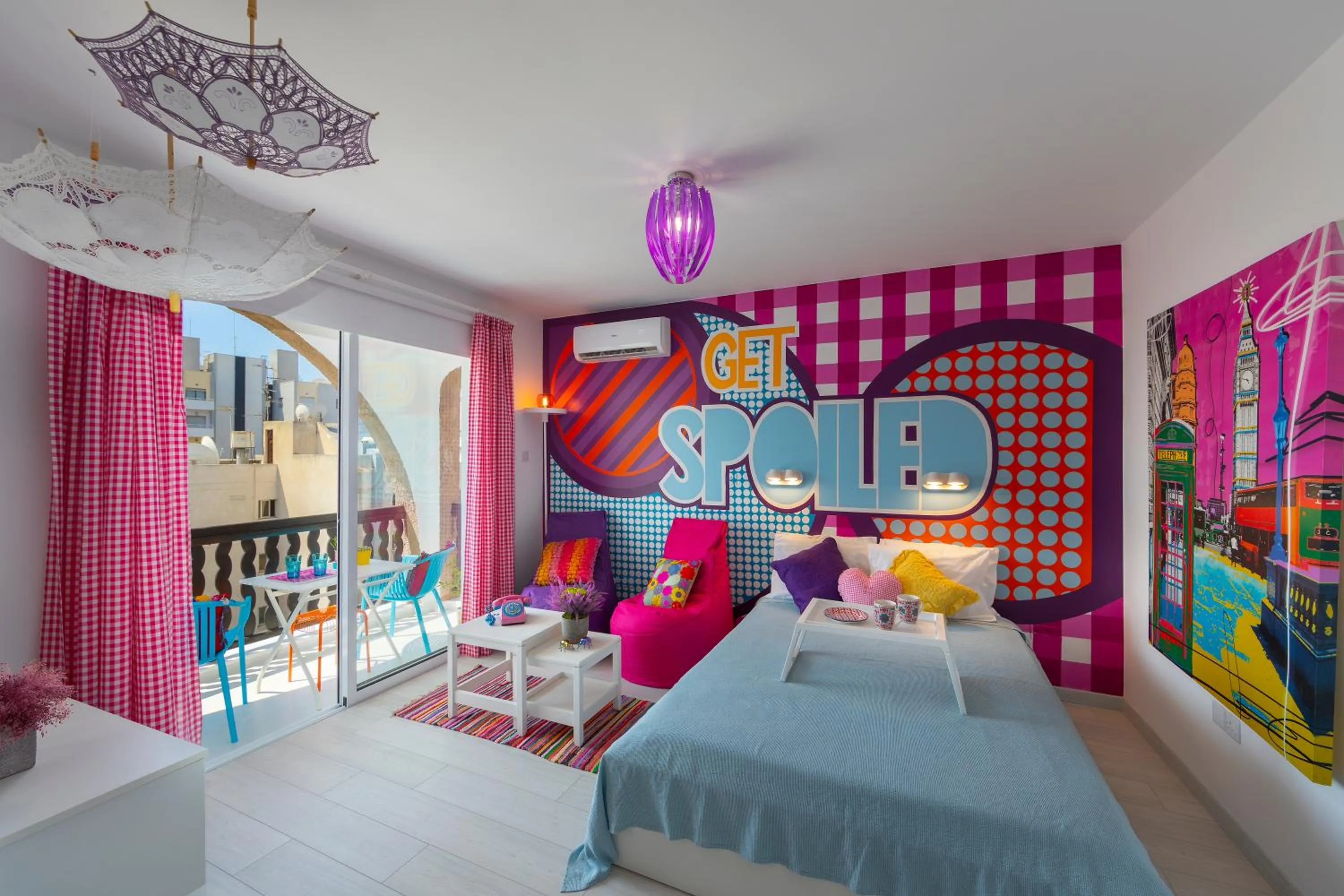 Bed in Castle Holiday Apartments