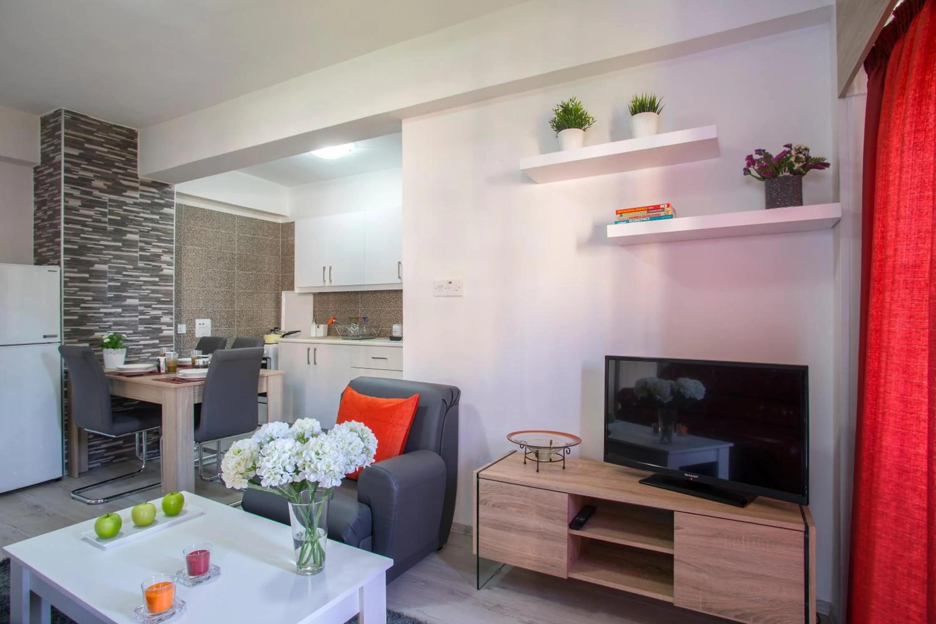 TV and multimedia in Castle Holiday Apartments