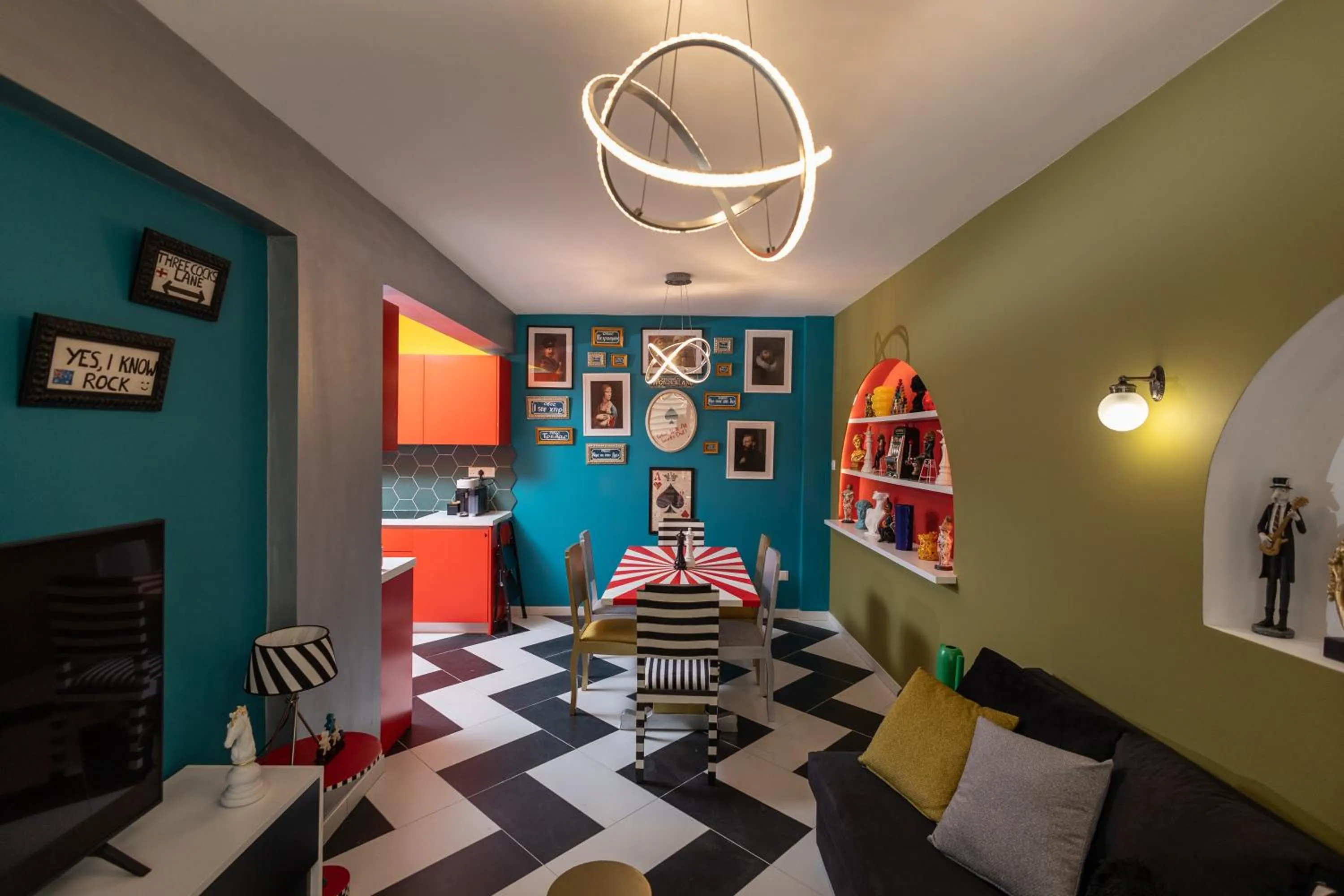 TV and multimedia in Castle Holiday Apartments