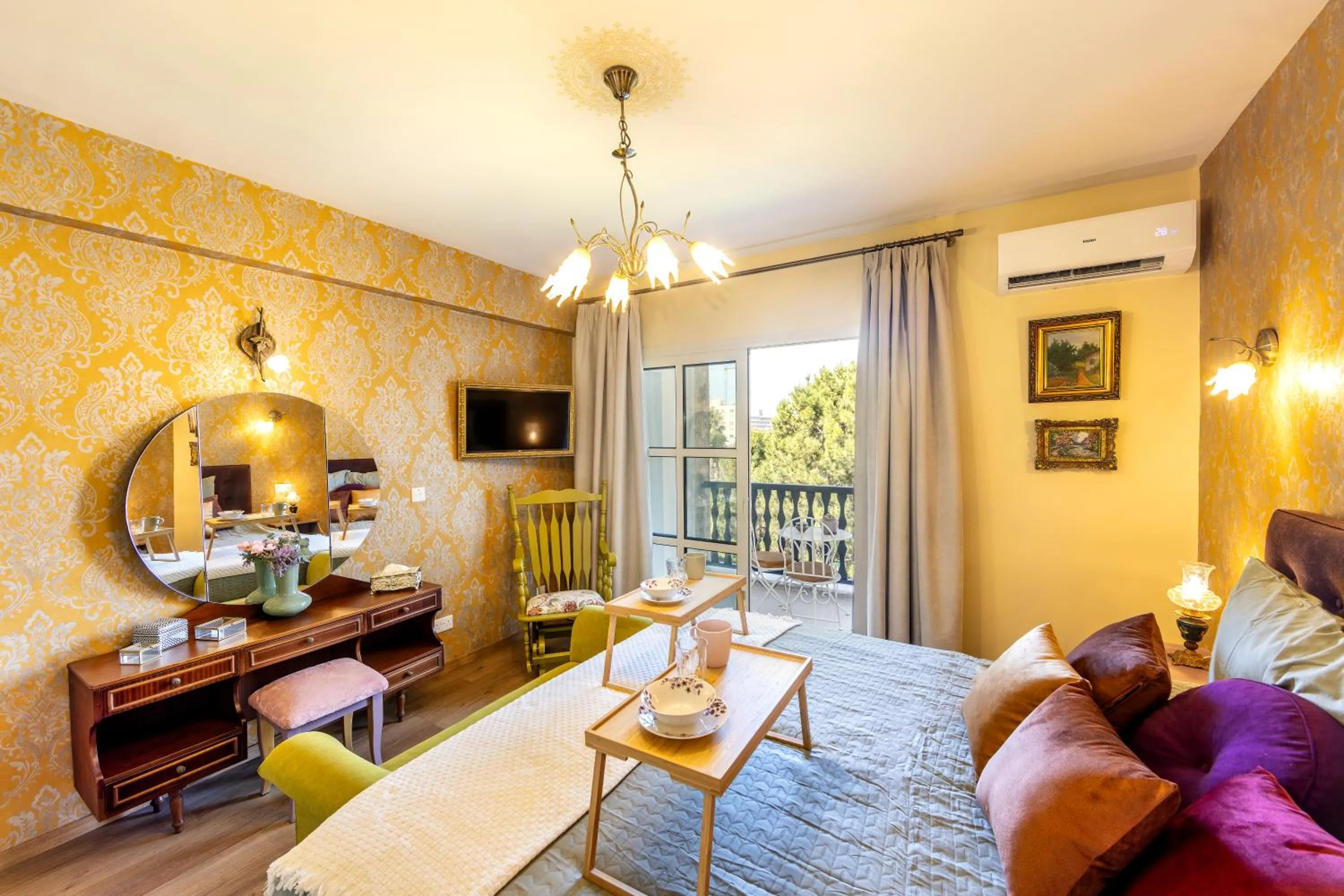 Bed in Castle Holiday Apartments