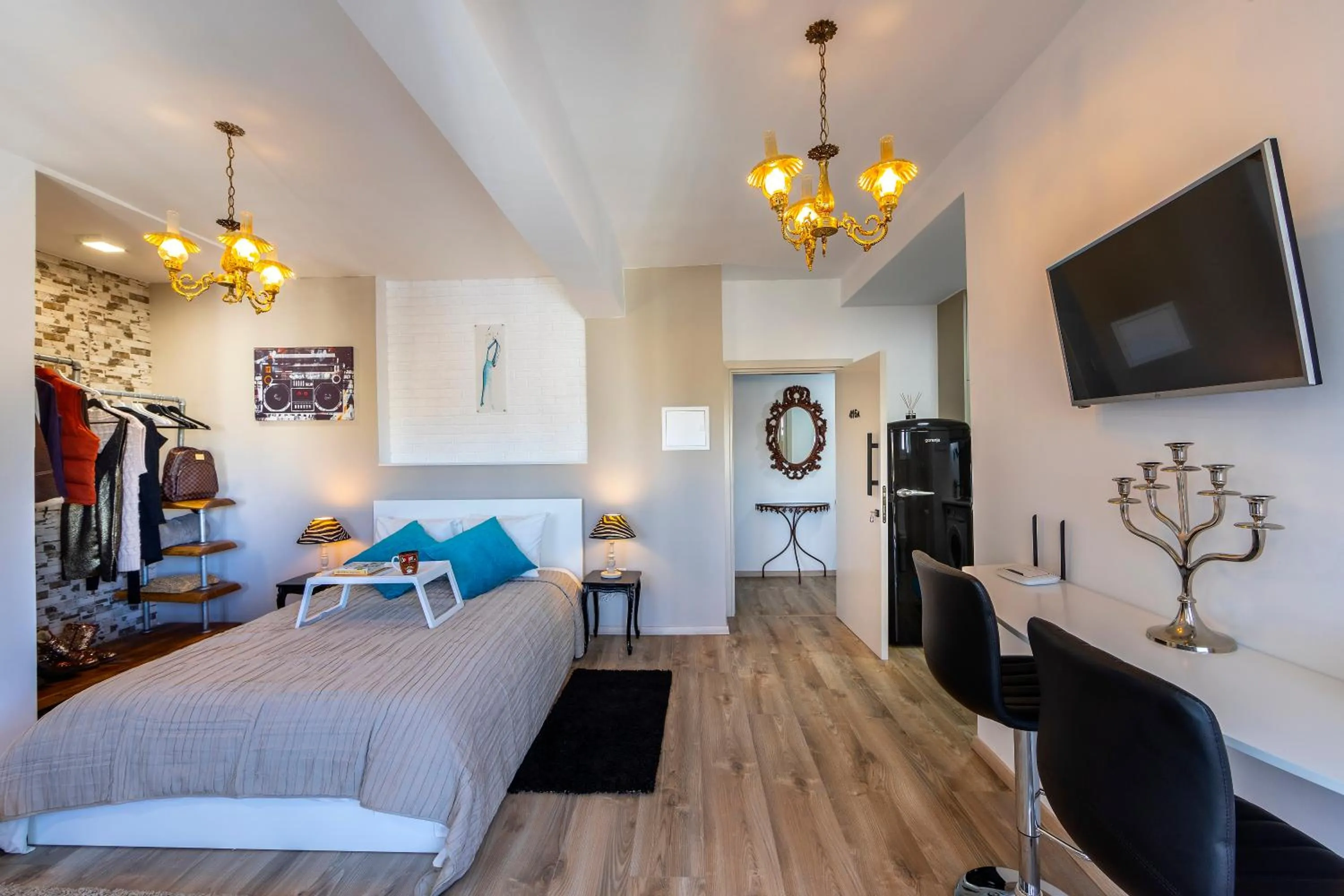 TV and multimedia, Bed in Castle Holiday Apartments