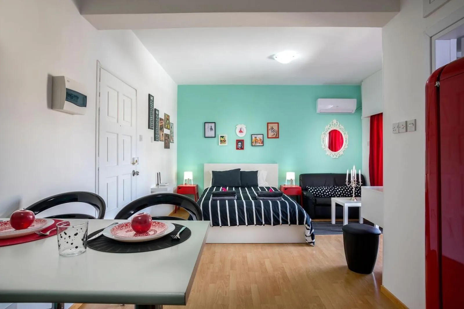 Bed in Castle Holiday Apartments