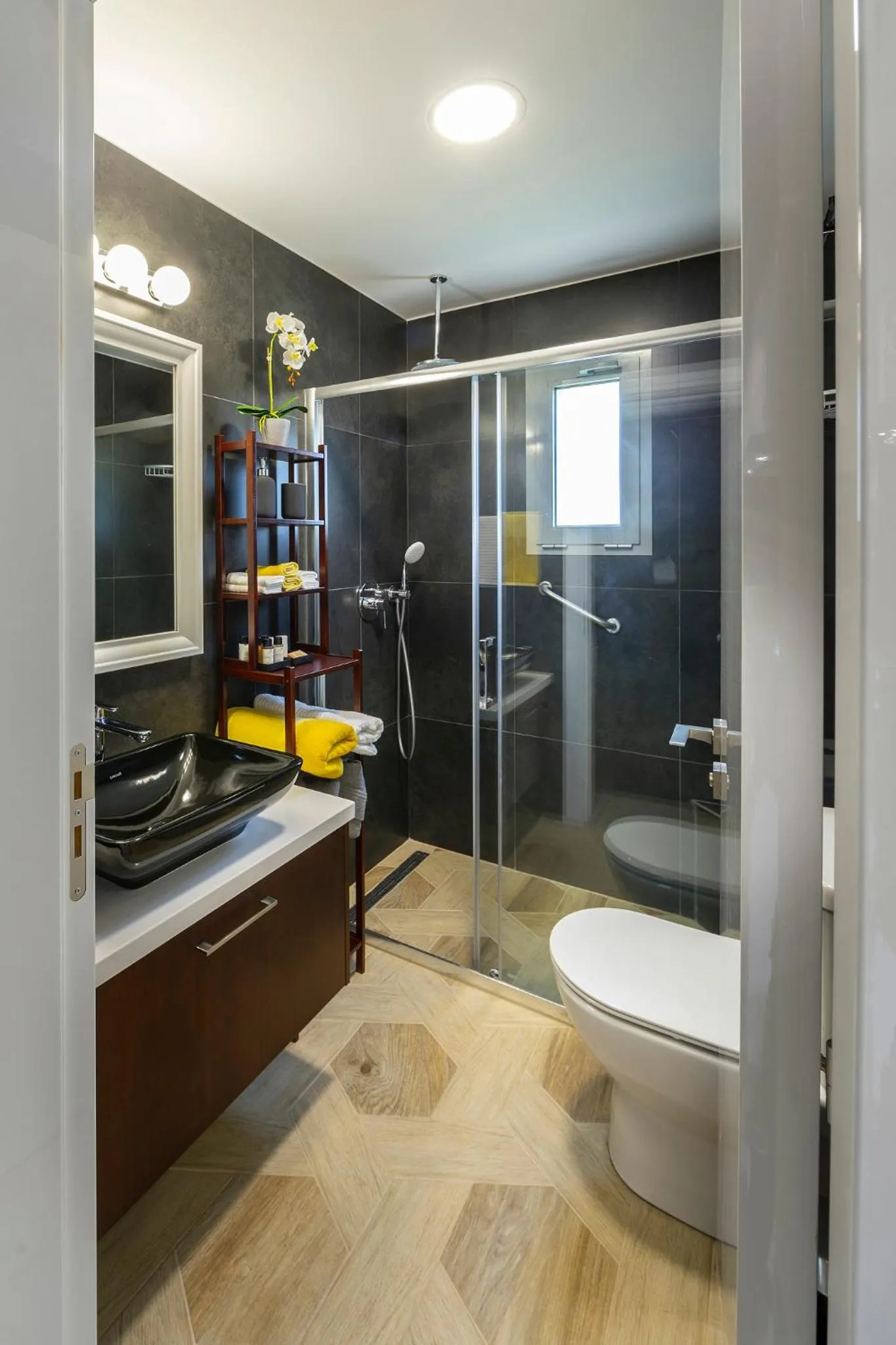 Shower in Castle Holiday Apartments