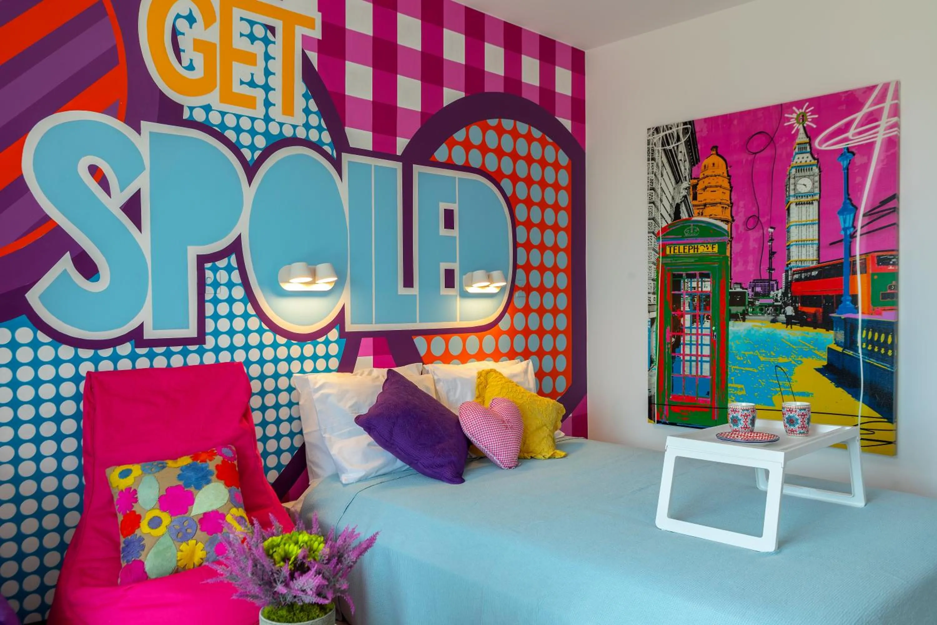 Bed in Castle Holiday Apartments