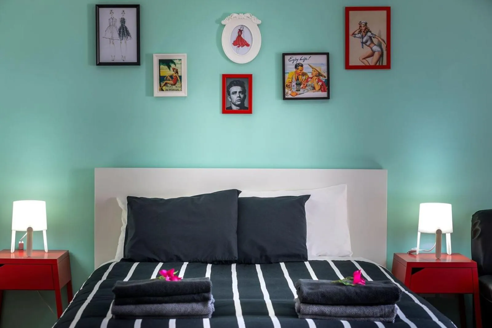 Bed in Castle Holiday Apartments